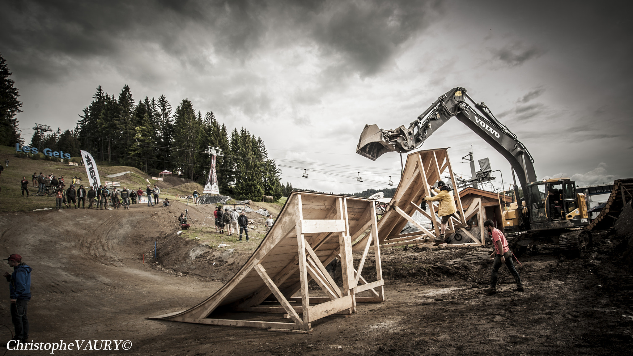 Nikon D3 + Sigma 17-35mm F2.8-4 EX Aspherical sample photo. Crankworx © photography