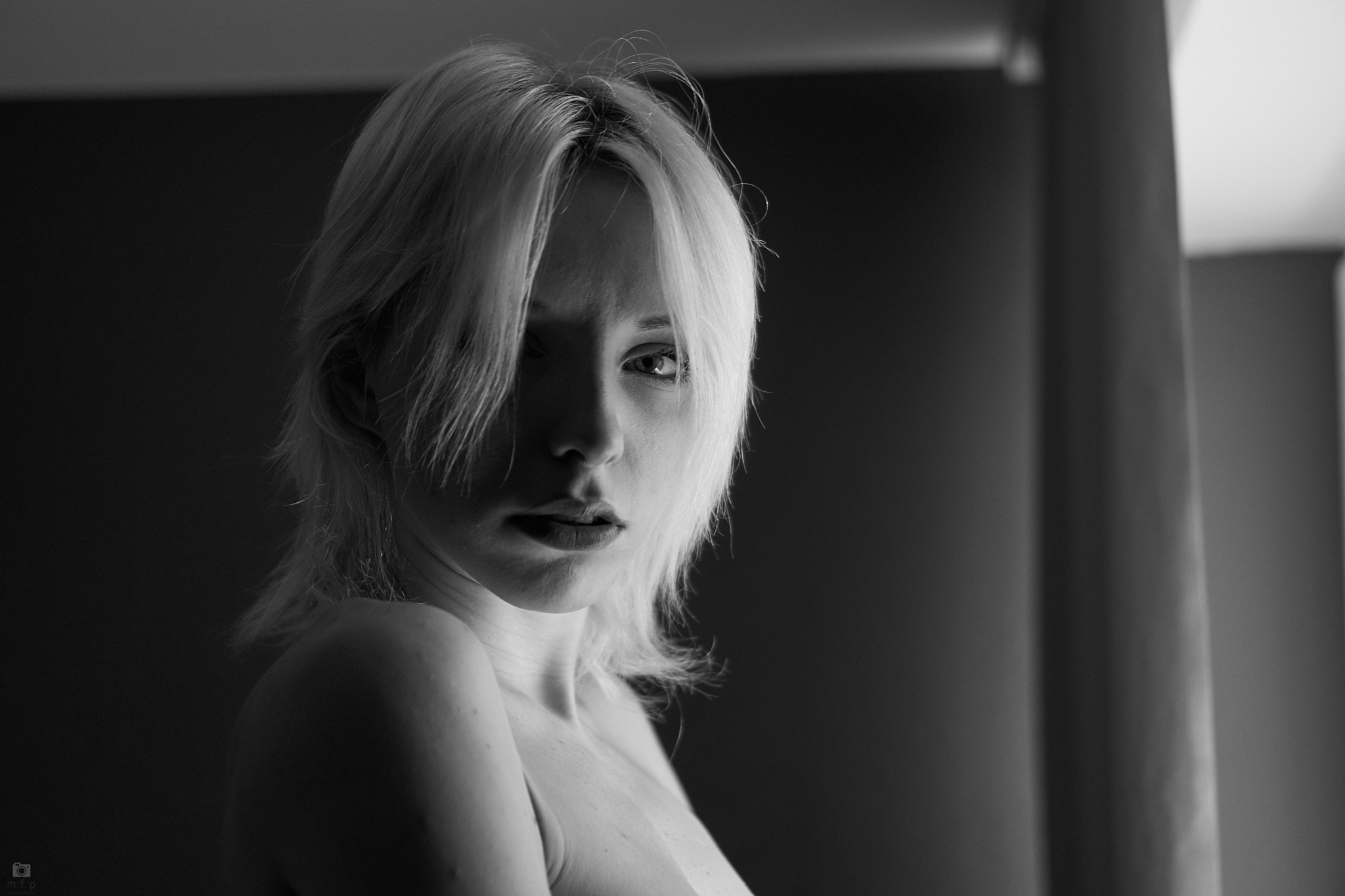 Sony ILCA-77M2 + Sony DT 35mm F1.8 SAM sample photo. Light photography