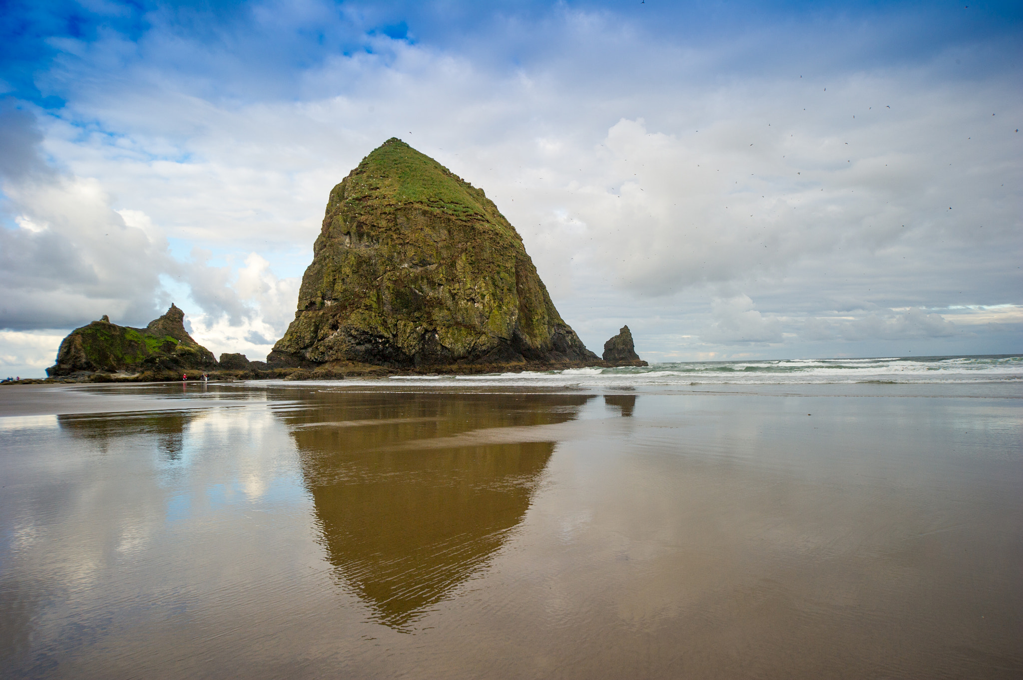 Sigma 12-24mm F4.5-5.6 EX DG Aspherical HSM sample photo. Haystack rock photography