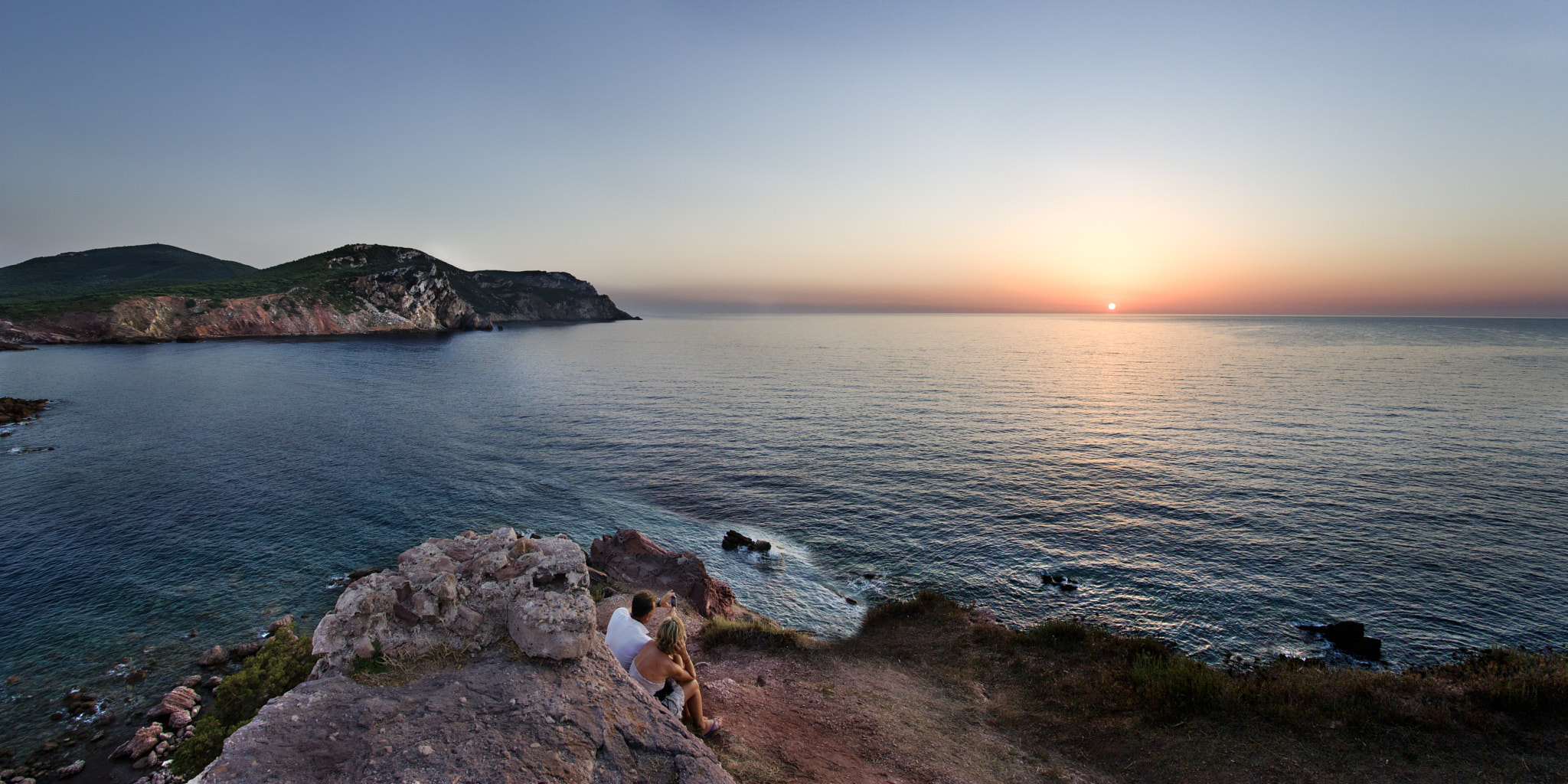 Canon EF-S 10-22mm F3.5-4.5 USM sample photo. Couple looking sunrise photography