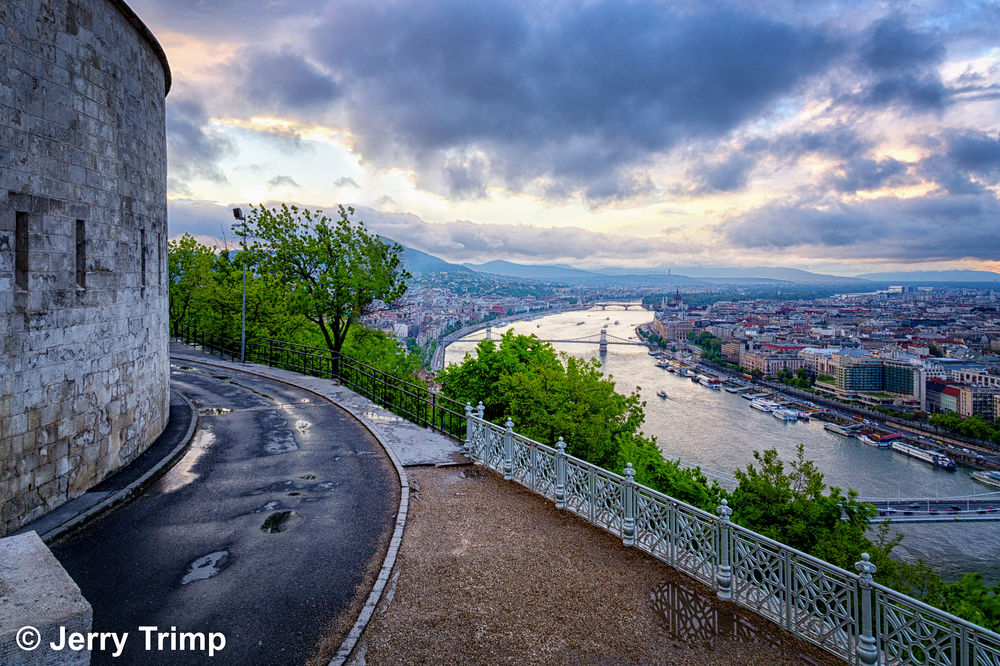 Sony SLT-A58 + Sigma 18-200mm F3.5-6.3 DC sample photo. Budapest's curves photography