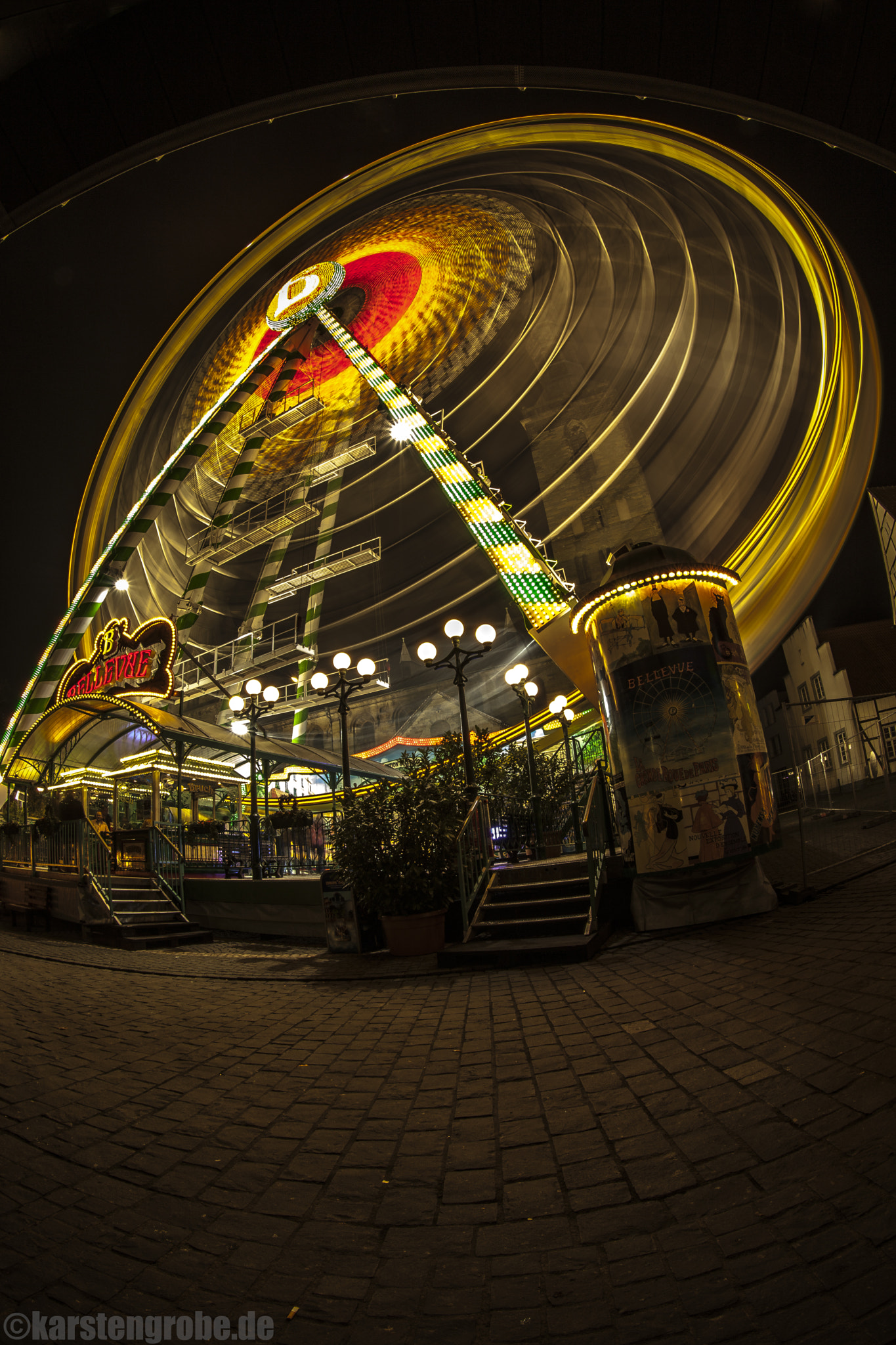 Canon EF 8-15mm F4L Fisheye USM sample photo. High speed ferris wheel photography