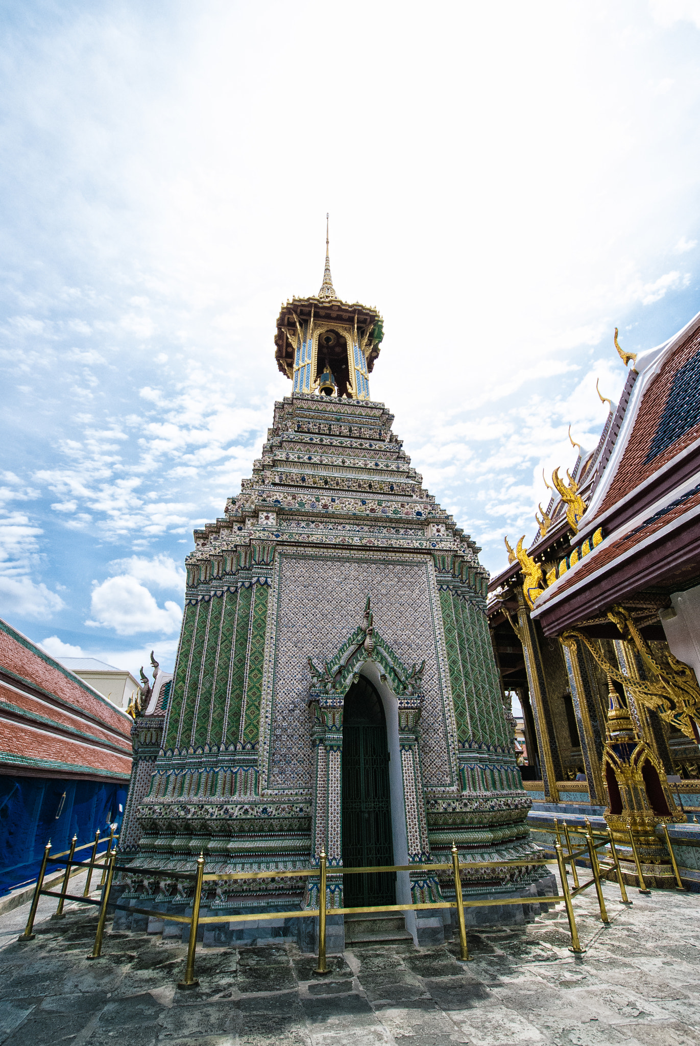 Nikon D80 sample photo. Wat phra kaew temple complex photography