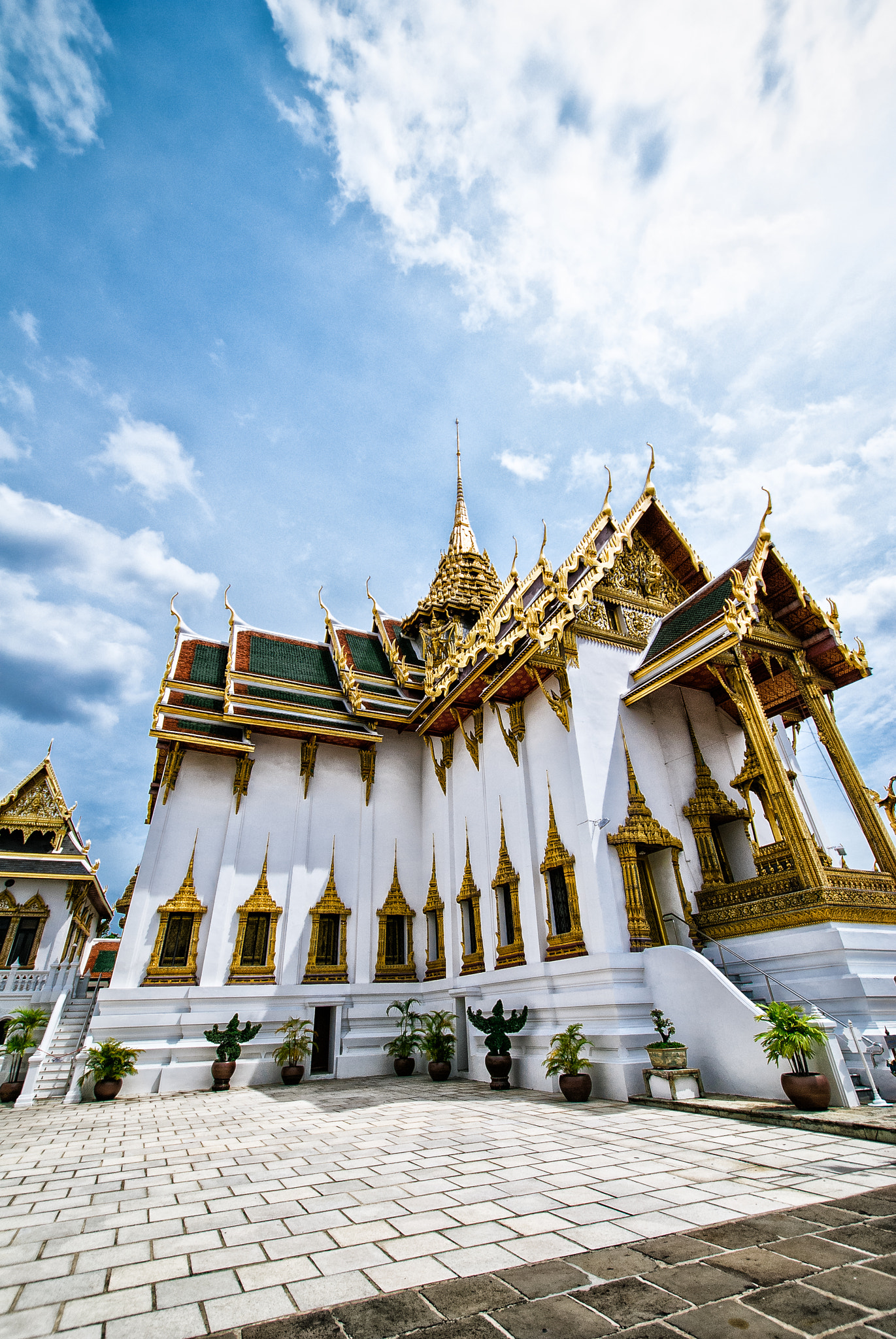 Nikon D80 sample photo. Wat phra kaew temple complex photography