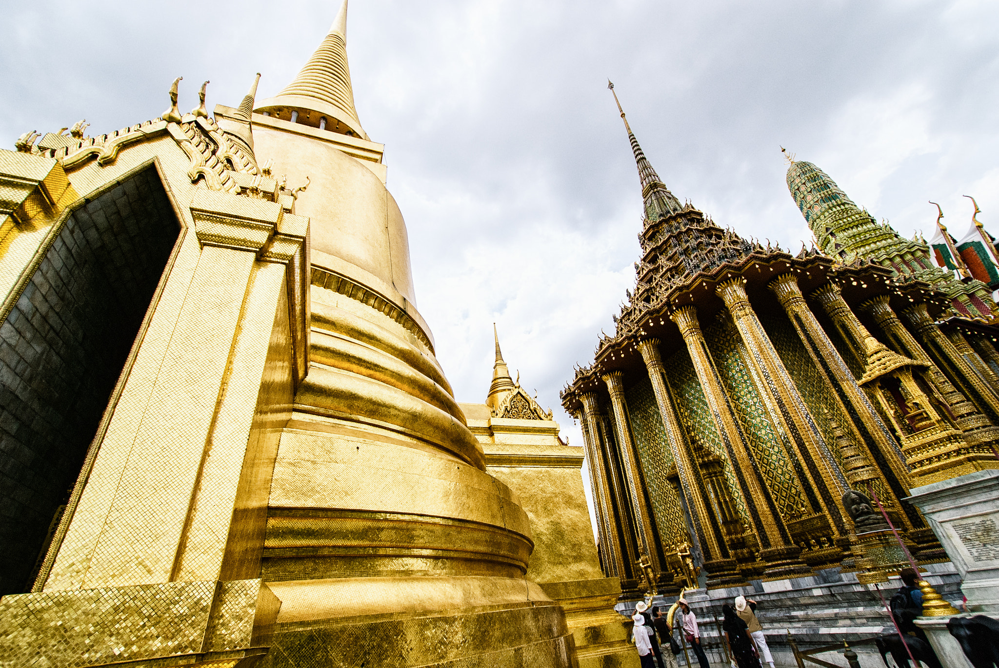 Nikon D80 sample photo. Wat phra kaew temple complex photography