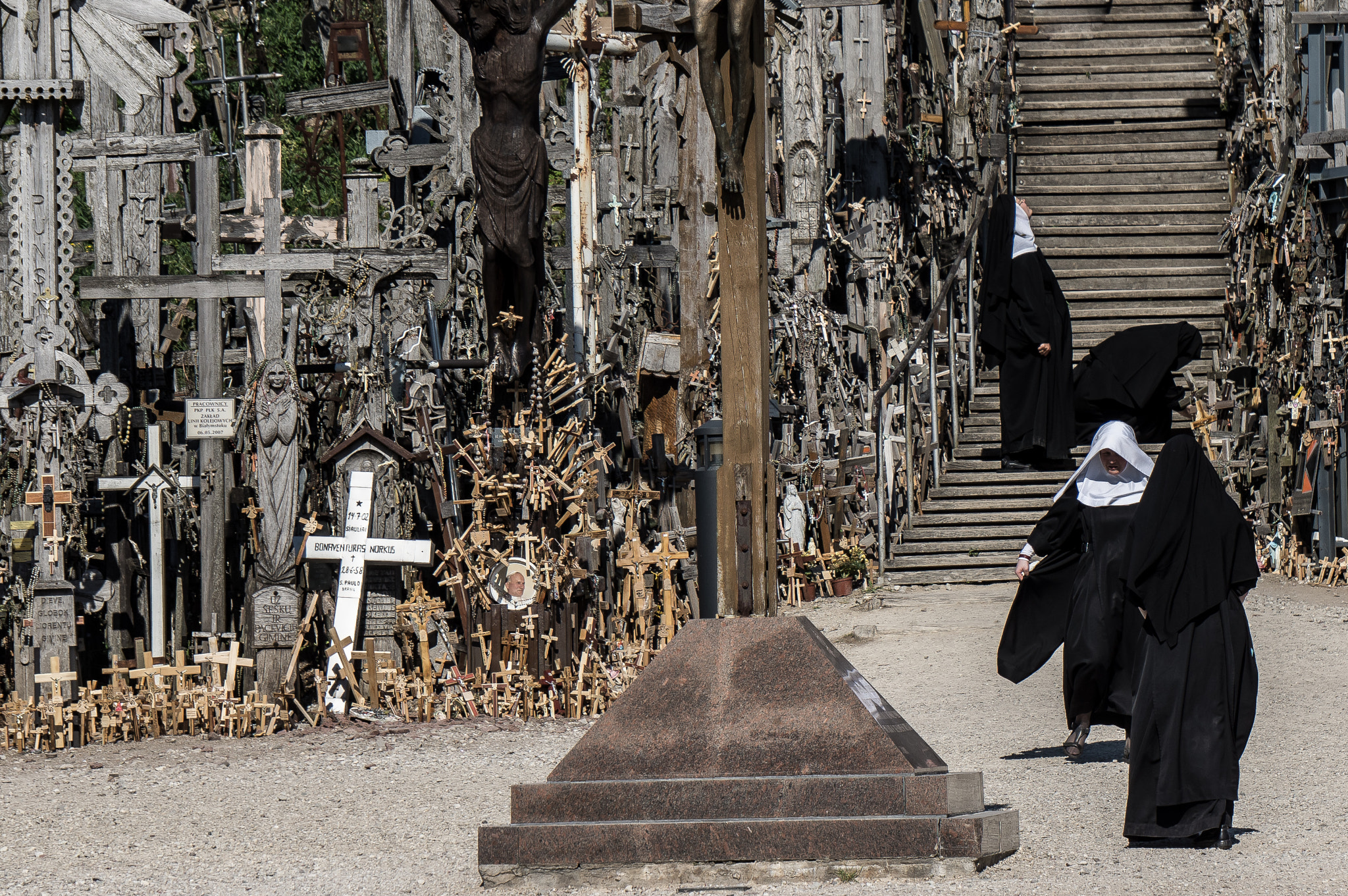 Sony Alpha NEX-5N + Sony E 55-210mm F4.5-6.3 OSS sample photo. Hill of crosses photography