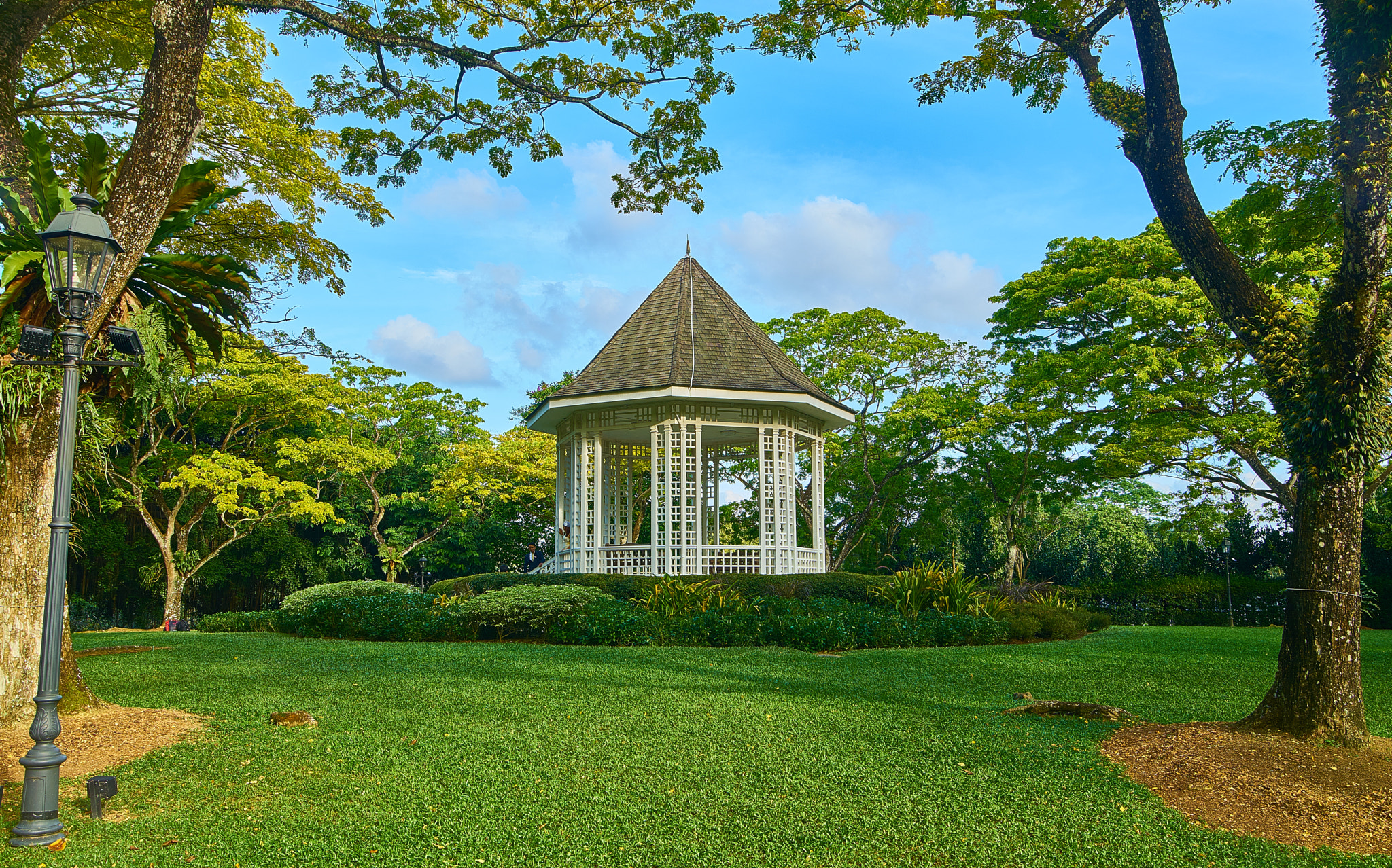 16-28mm F2.8 sample photo. The bandstand,singapore photography