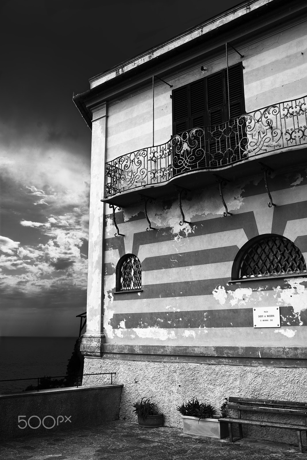 Nikon D800E + Nikon AF-S Nikkor 35mm F1.4G sample photo. House by the sea photography