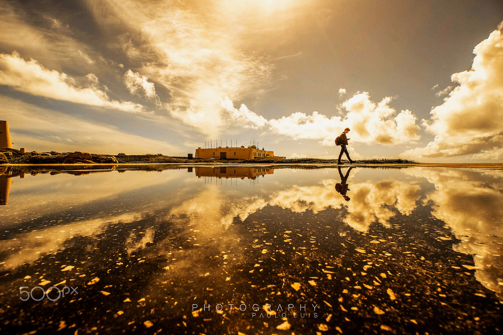 Canon EF-S 10-18mm F4.5–5.6 IS STM sample photo. Walking in the sky photography
