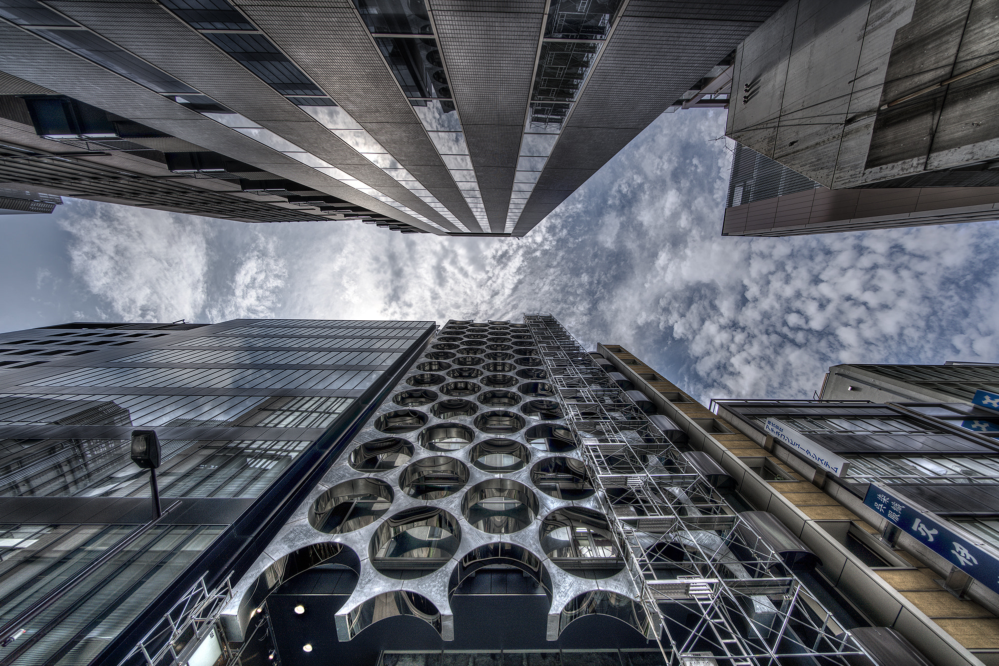 Sony a7R II + Voigtlander HELIAR-HYPER WIDE 10mm F5.6 sample photo. Blade with holes photography