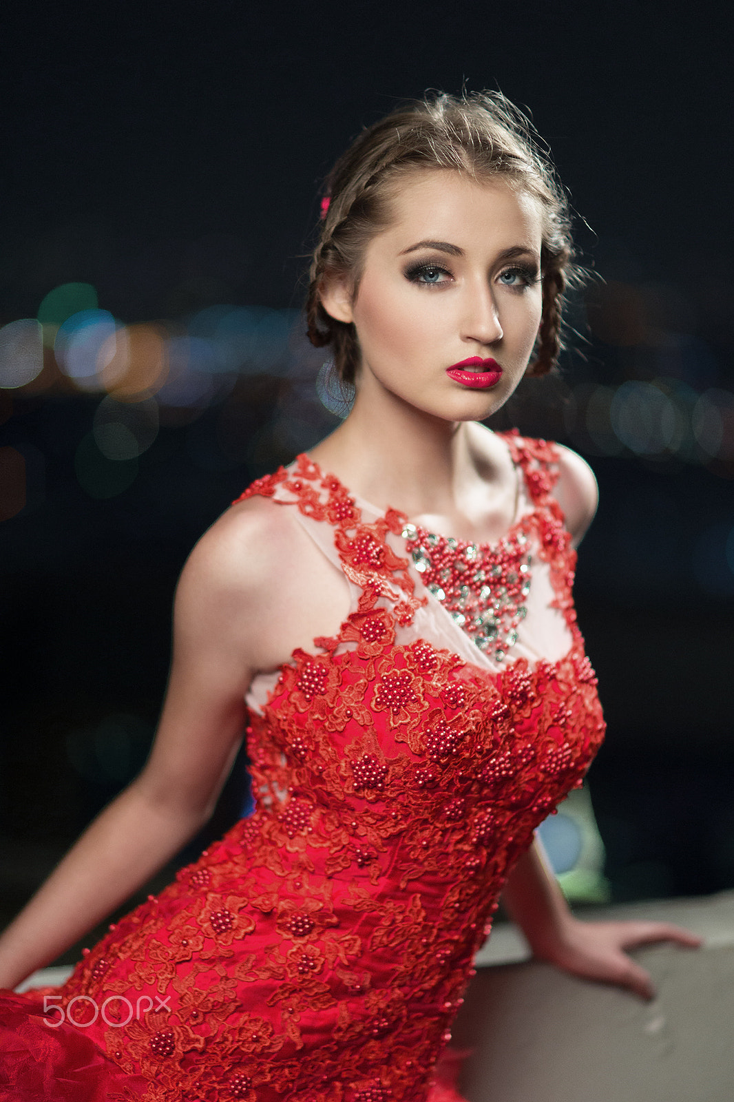 Sony Planar T* 85mm F1.4 ZA sample photo. In red photography