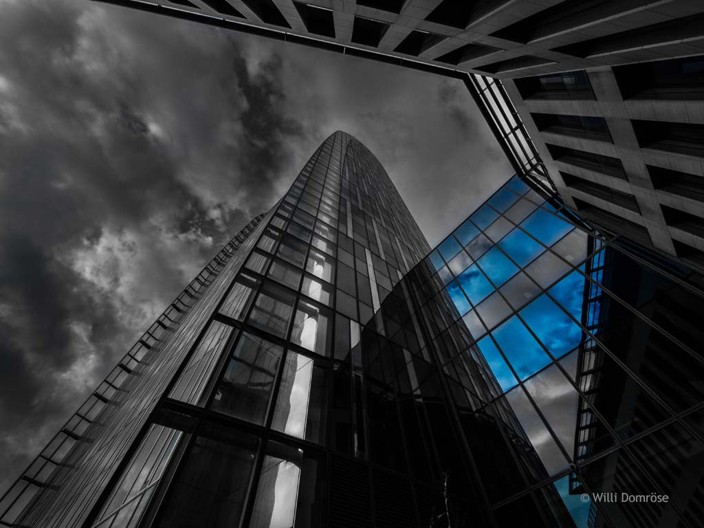 Olympus OM-D E-M1 + Panasonic Lumix G Vario 7-14mm F4 ASPH sample photo. Blue reflections photography