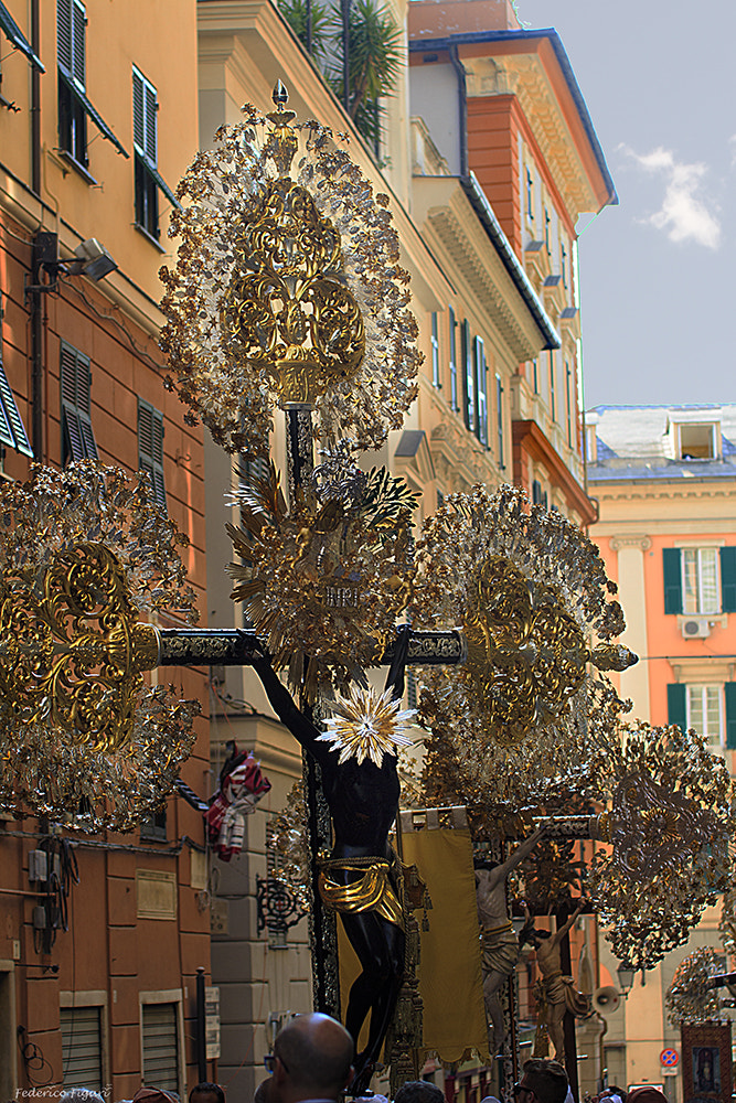 Tamron SP AF 70-200mm F2.8 Di LD (IF) MACRO sample photo. Crocifissi processione san giovanni genova photography