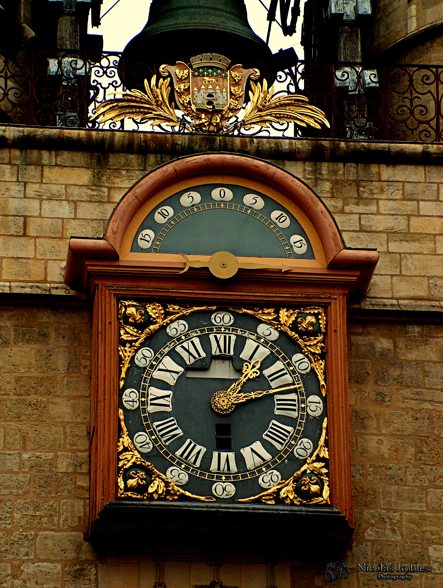 HP PHOTOSMART C850 (V05.22) sample photo. Bordeaux horloge photography