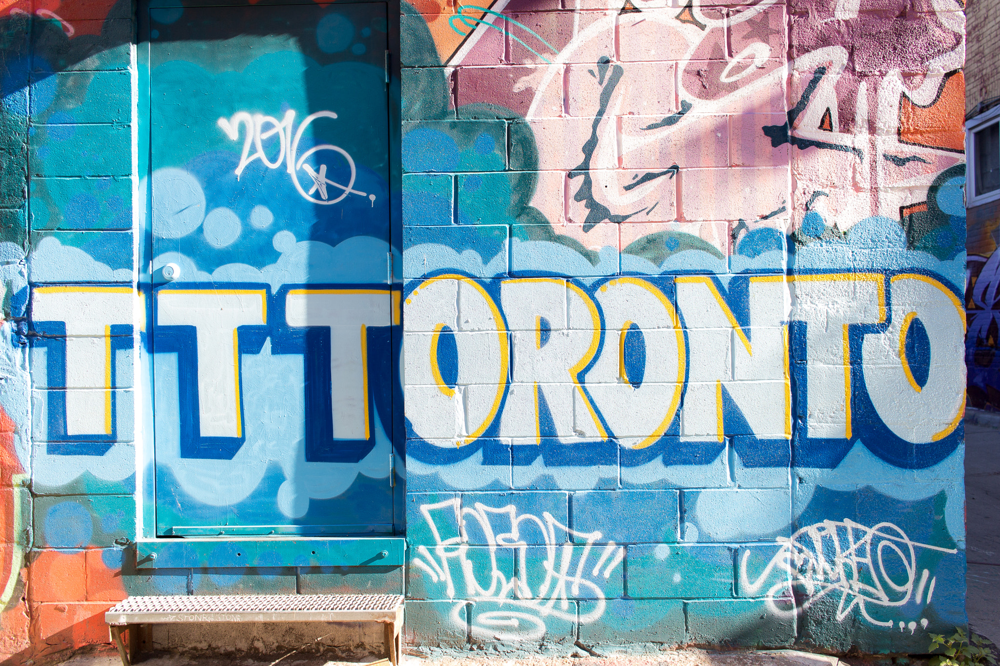 Canon EOS 100D (EOS Rebel SL1 / EOS Kiss X7) sample photo. Graffiti alley | toronto | ontario photography
