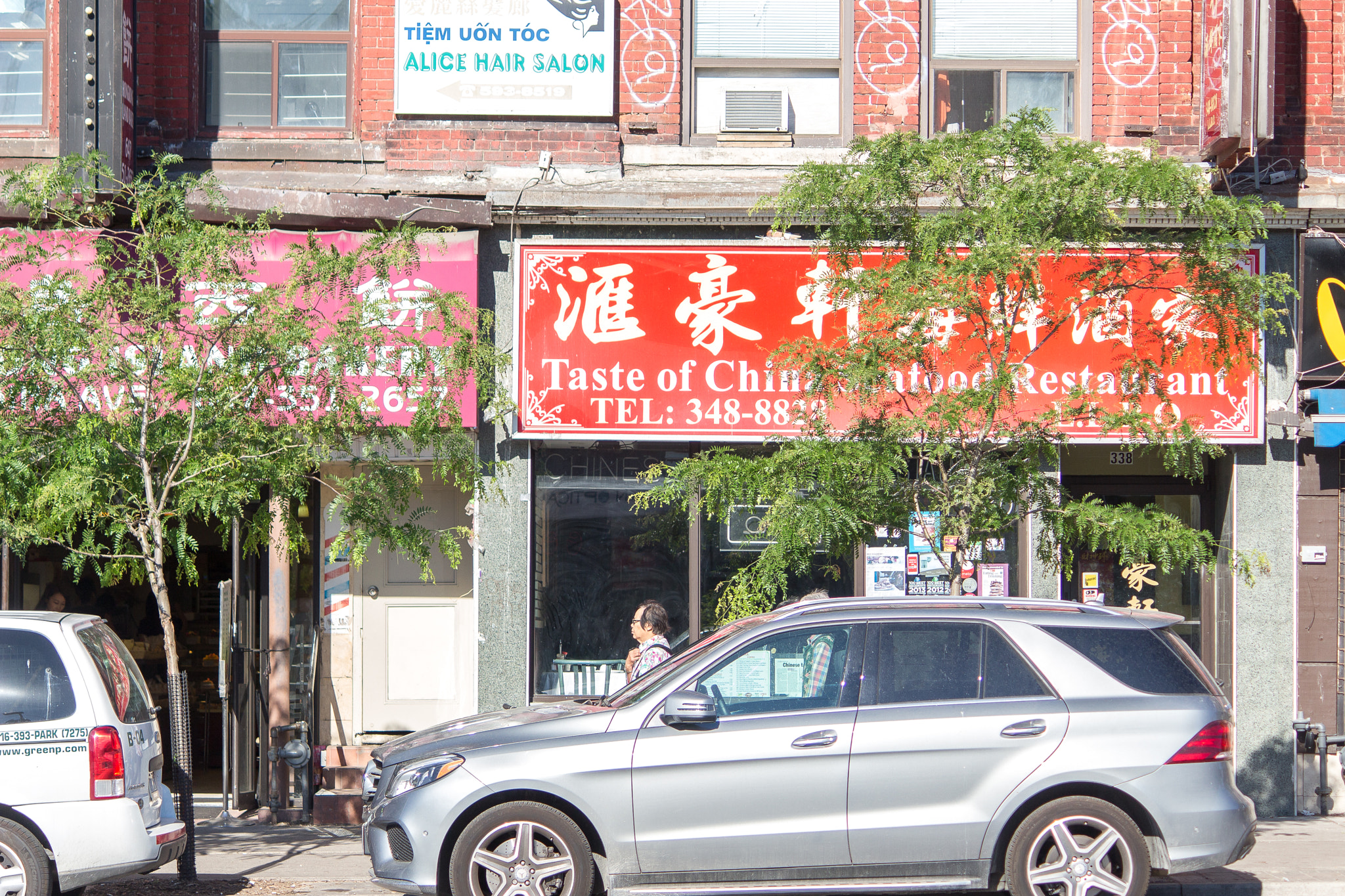 Canon EOS 100D (EOS Rebel SL1 / EOS Kiss X7) sample photo. Chinatown | toronto | ontario photography