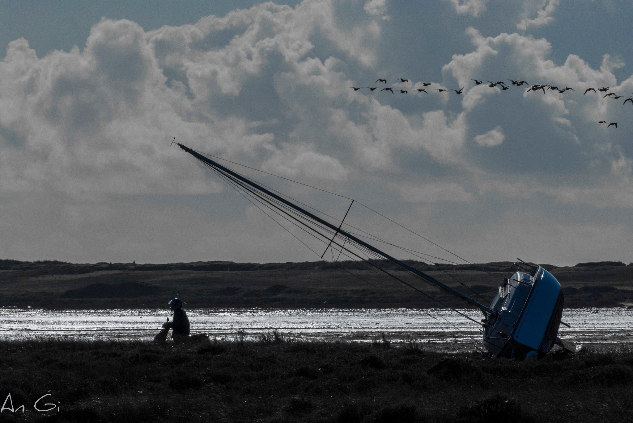 Nikon D60 sample photo. Bateau échoué après une tempête, dans la petite mer de gâvres photography