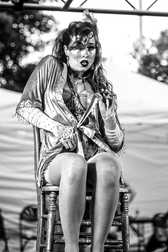 AF Zoom-Nikkor 35-135mm f/3.5-4.5 N sample photo. Burlesque performer  photography