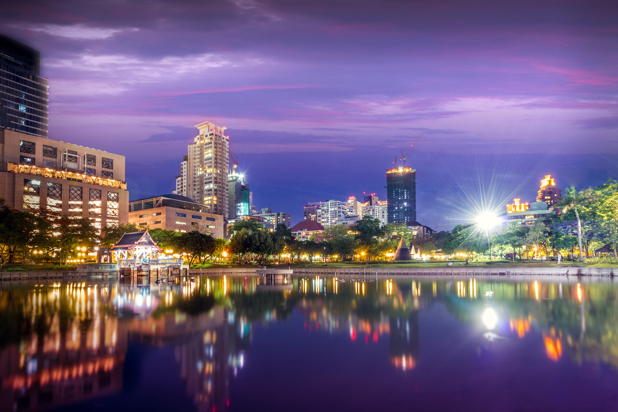 Canon EF-S 10-18mm F4.5–5.6 IS STM sample photo. Cityview from benjasiri park, bangkok photography