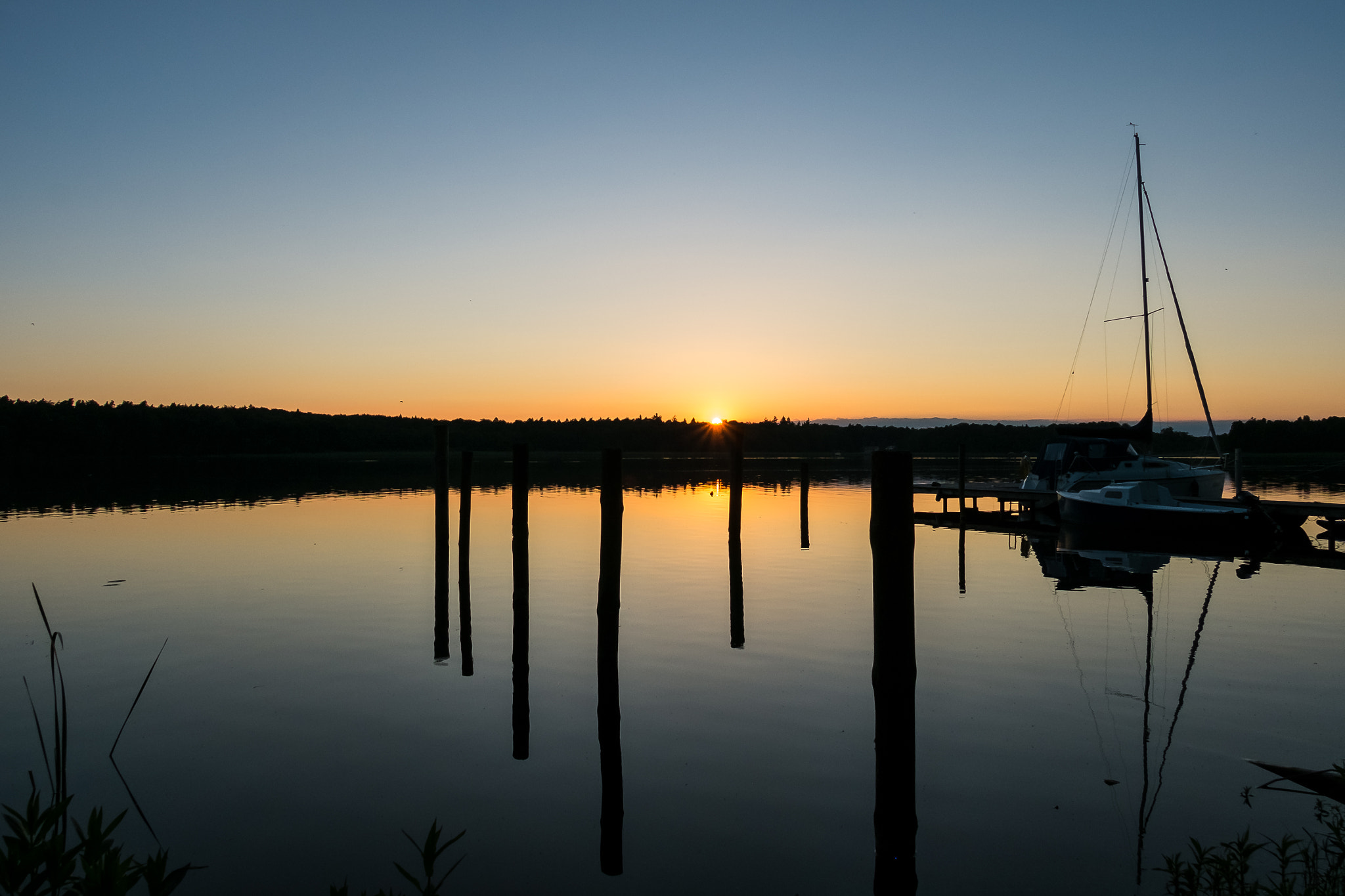Fujifilm X-E1 + Fujifilm XF 18-135mm F3.5-5.6 R LM OIS WR sample photo. Sunset at the lake photography