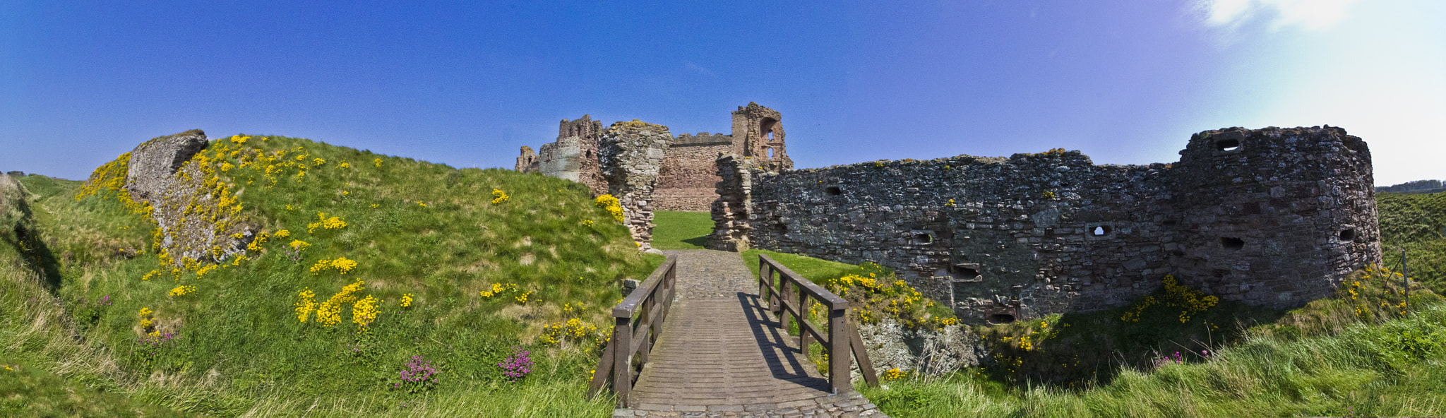 Sigma 10-20mm F3.5 EX DC HSM sample photo. Guardwall photography
