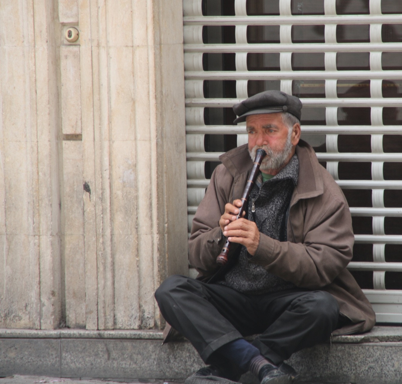 Canon EOS 70D + Canon 18-200mm sample photo. Street music photography