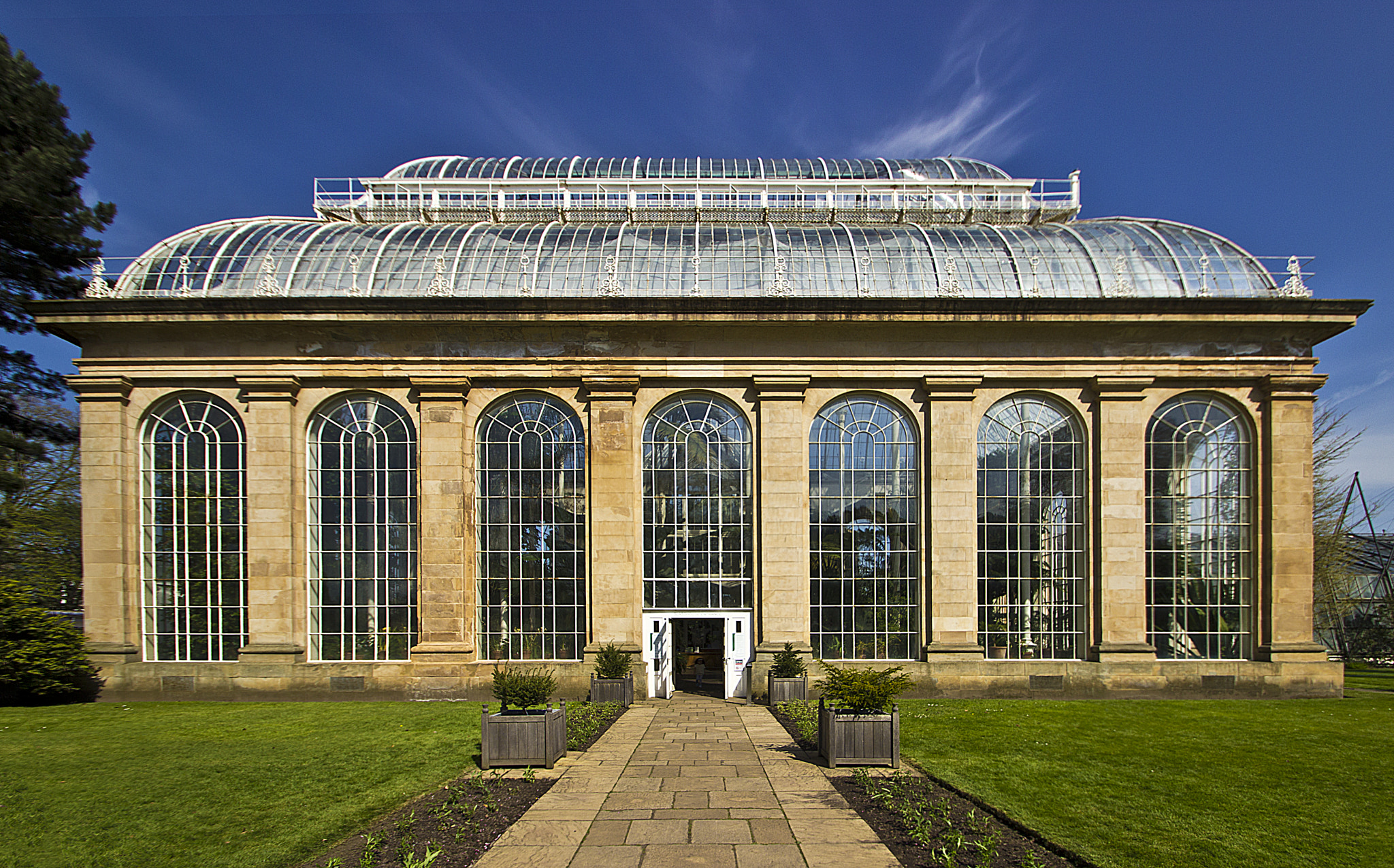 Sigma 10-20mm F3.5 EX DC HSM sample photo. Classic greenhouse photography