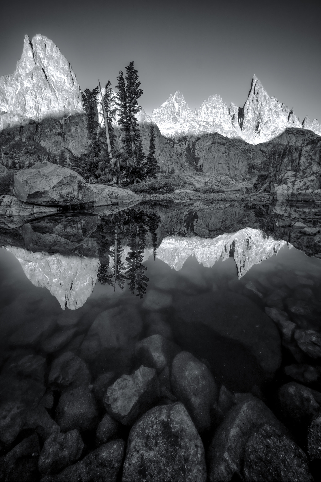 Canon EF-S 10-18mm F4.5–5.6 IS STM sample photo. Minaret lake photography