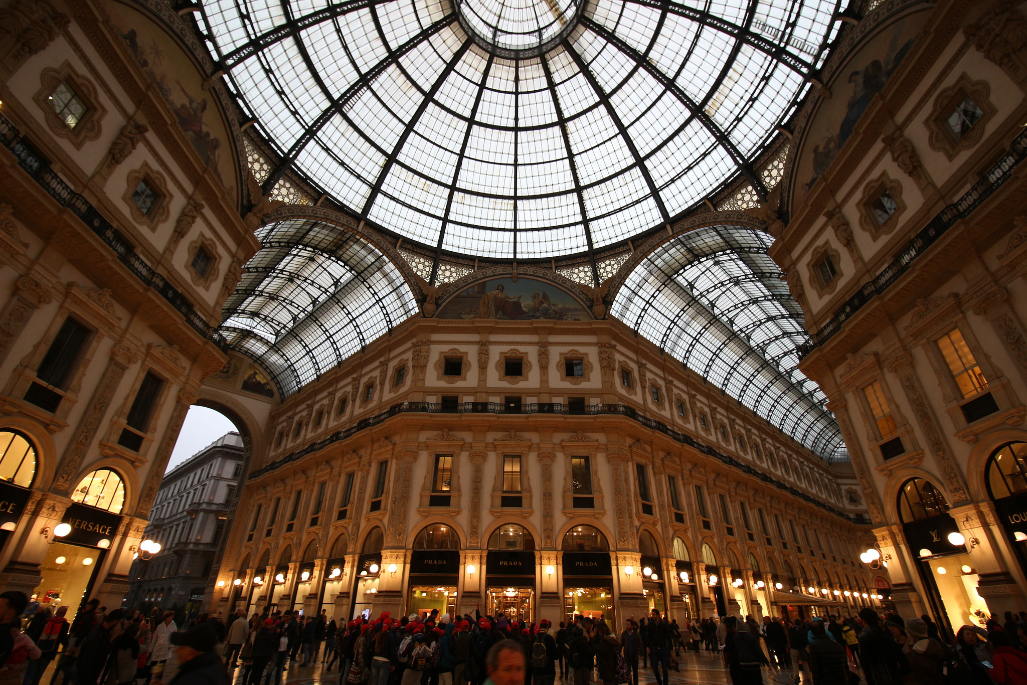 Canon EOS 700D (EOS Rebel T5i / EOS Kiss X7i) + Canon EF-S 10-18mm F4.5–5.6 IS STM sample photo. Galleria vittorio emanuele, italy photography