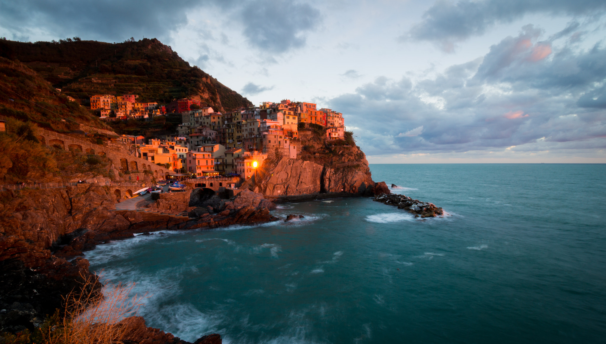 Canon EF-S 10-18mm F4.5–5.6 IS STM sample photo. Manarola, itália photography
