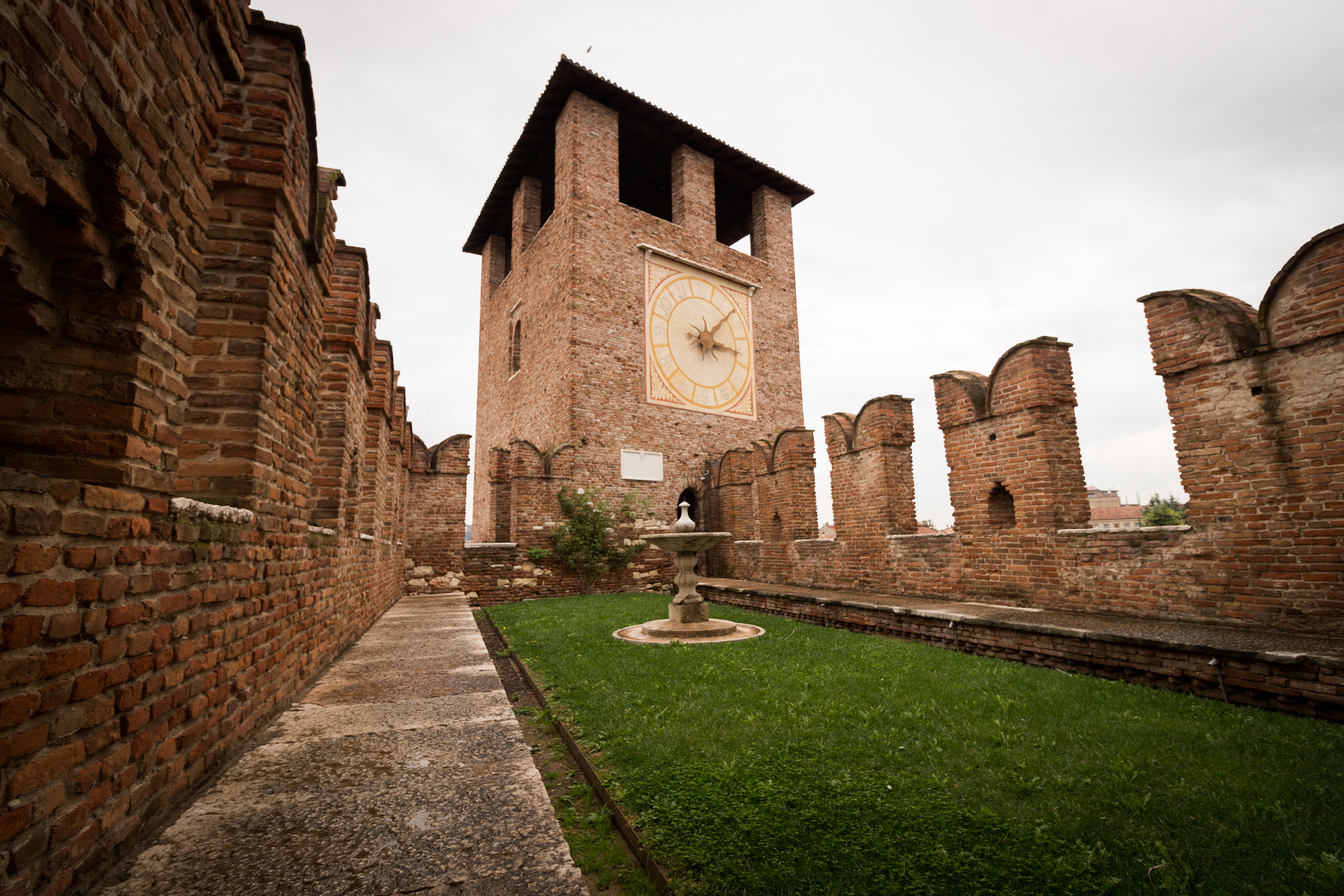 Canon EF-S 10-18mm F4.5–5.6 IS STM sample photo. Castelvecchio, itália photography