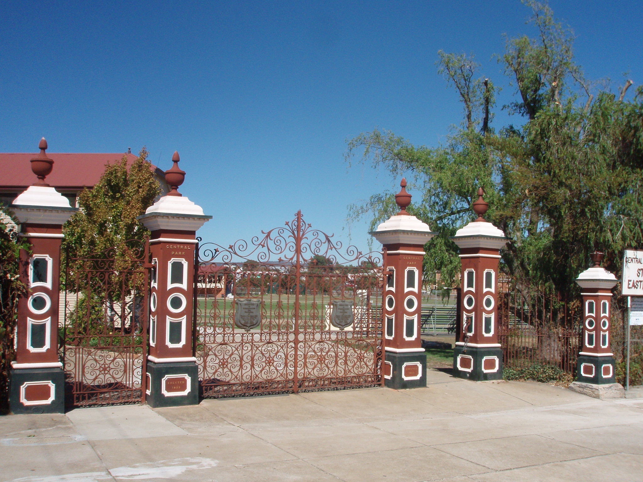 Olympus u740,S740 sample photo. Stawell gates photography