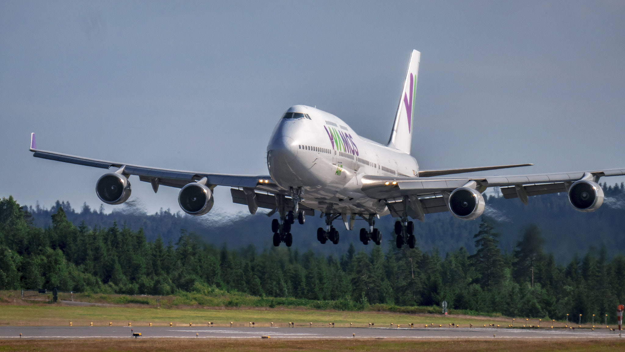 Panasonic Lumix DMC-GX8 + LEICA DG 100-400/F4.0-6.3 sample photo. Wamos air 747-400 photography
