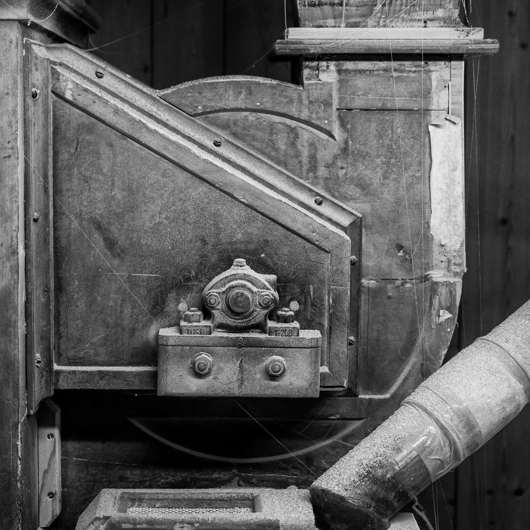 Vario-Elmar 30-90 sample photo. Machine detail in old mill photography