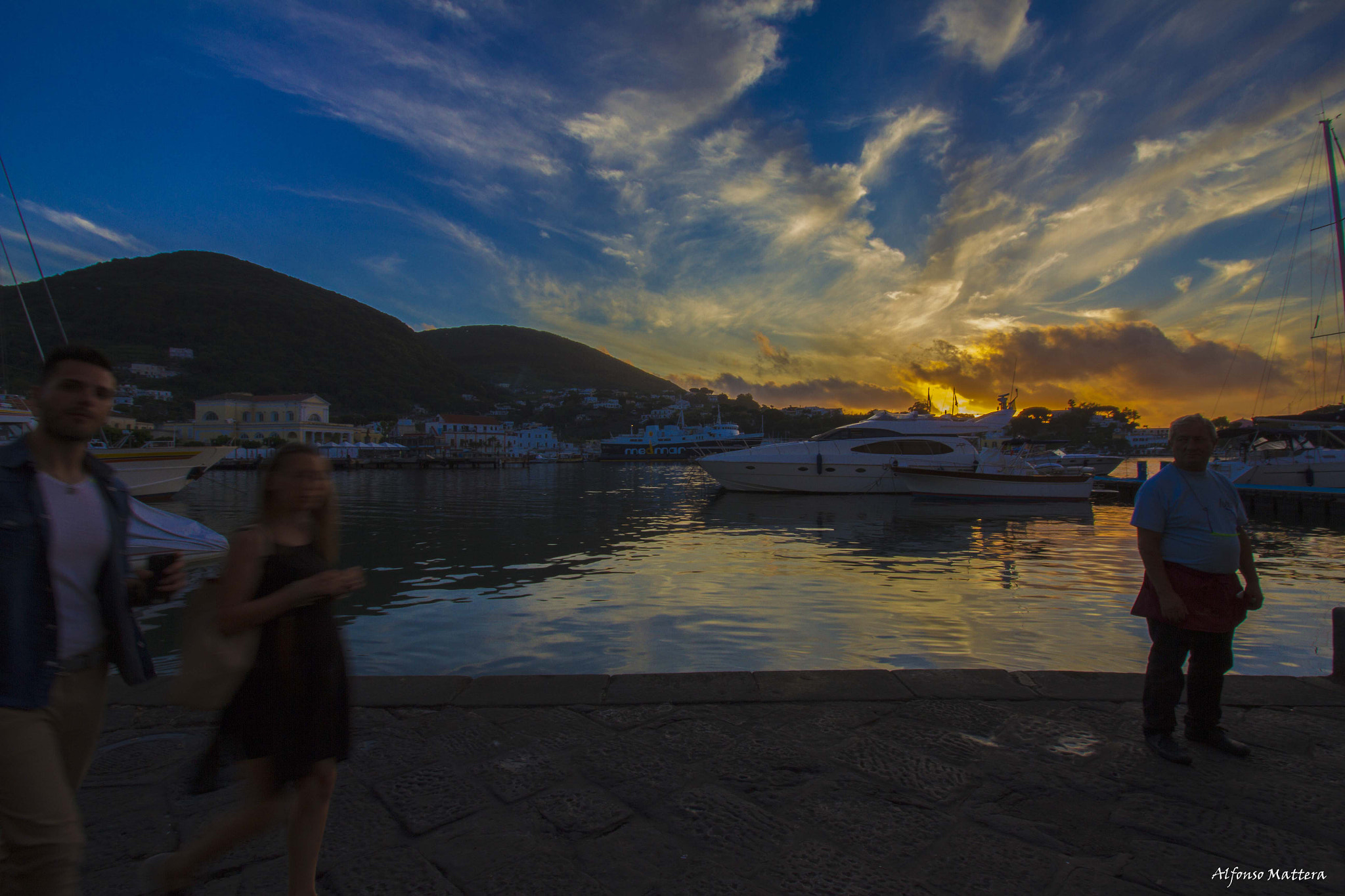 Canon EOS 7D + Canon EF-S 10-18mm F4.5–5.6 IS STM sample photo. Ischia - il porto photography