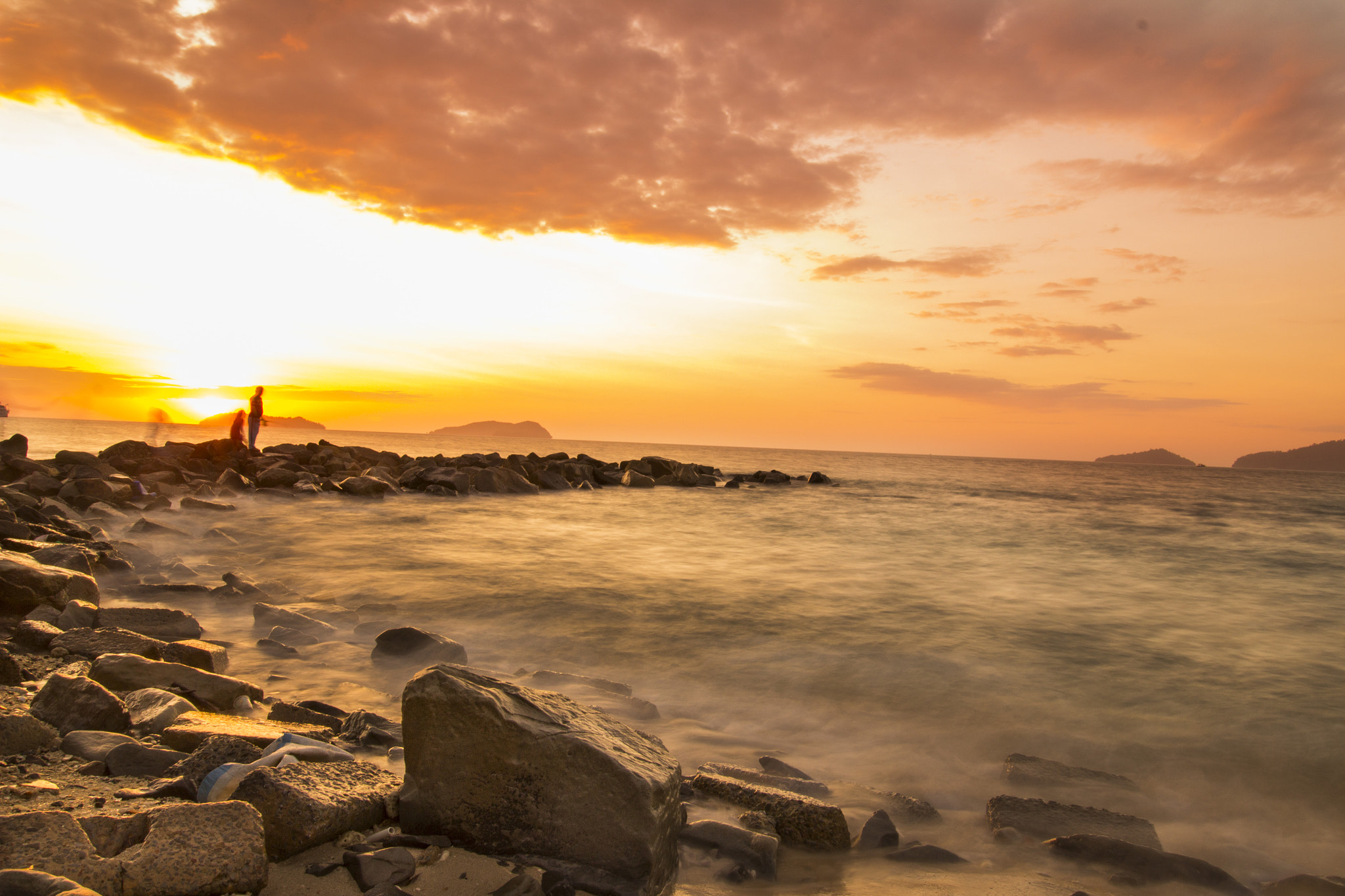 Canon EF-S 10-18mm F4.5–5.6 IS STM sample photo. Calm down the splash! photography