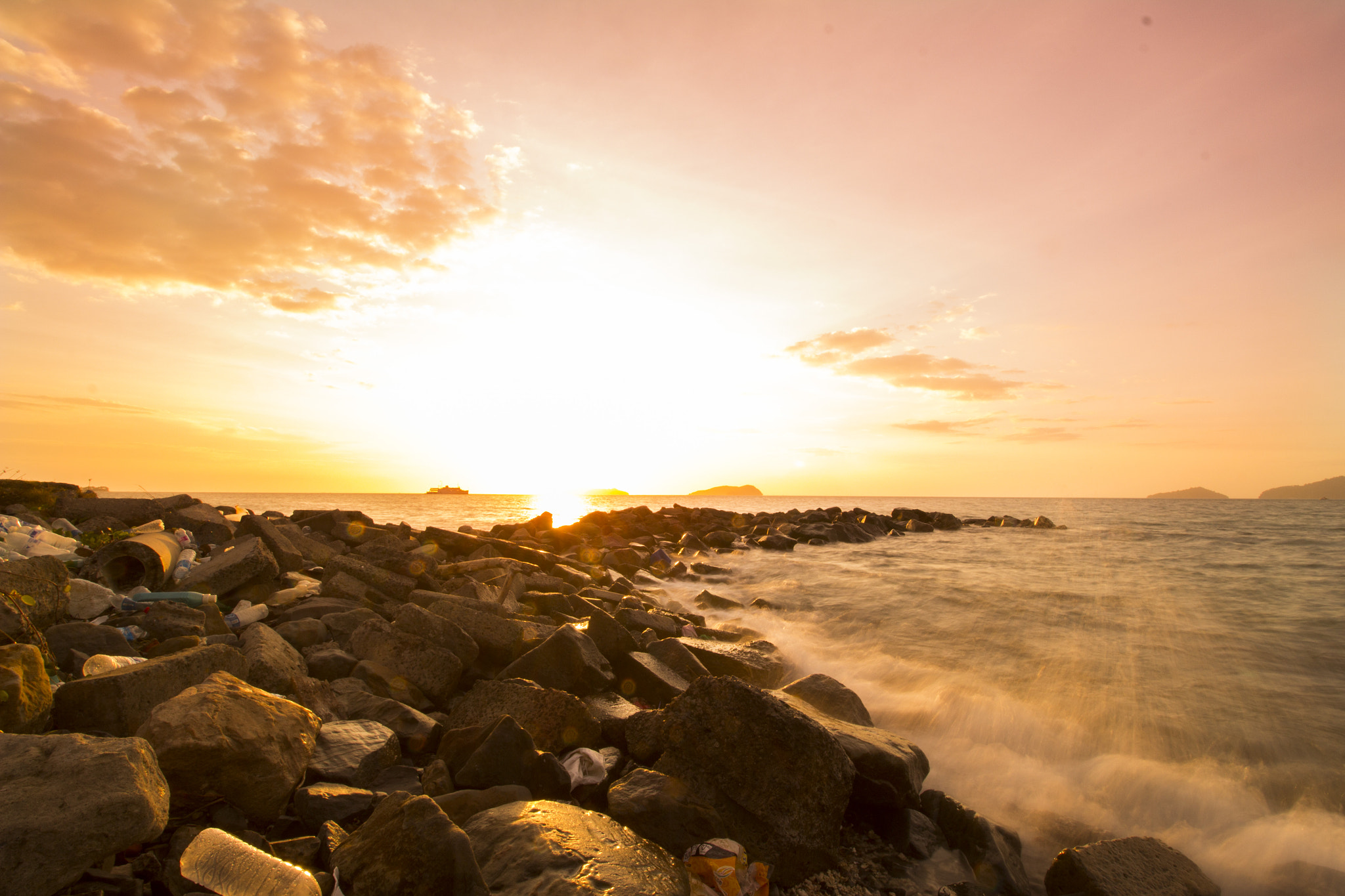 Canon EF-S 10-18mm F4.5–5.6 IS STM sample photo. Pink sunset at sabah malaysia photography