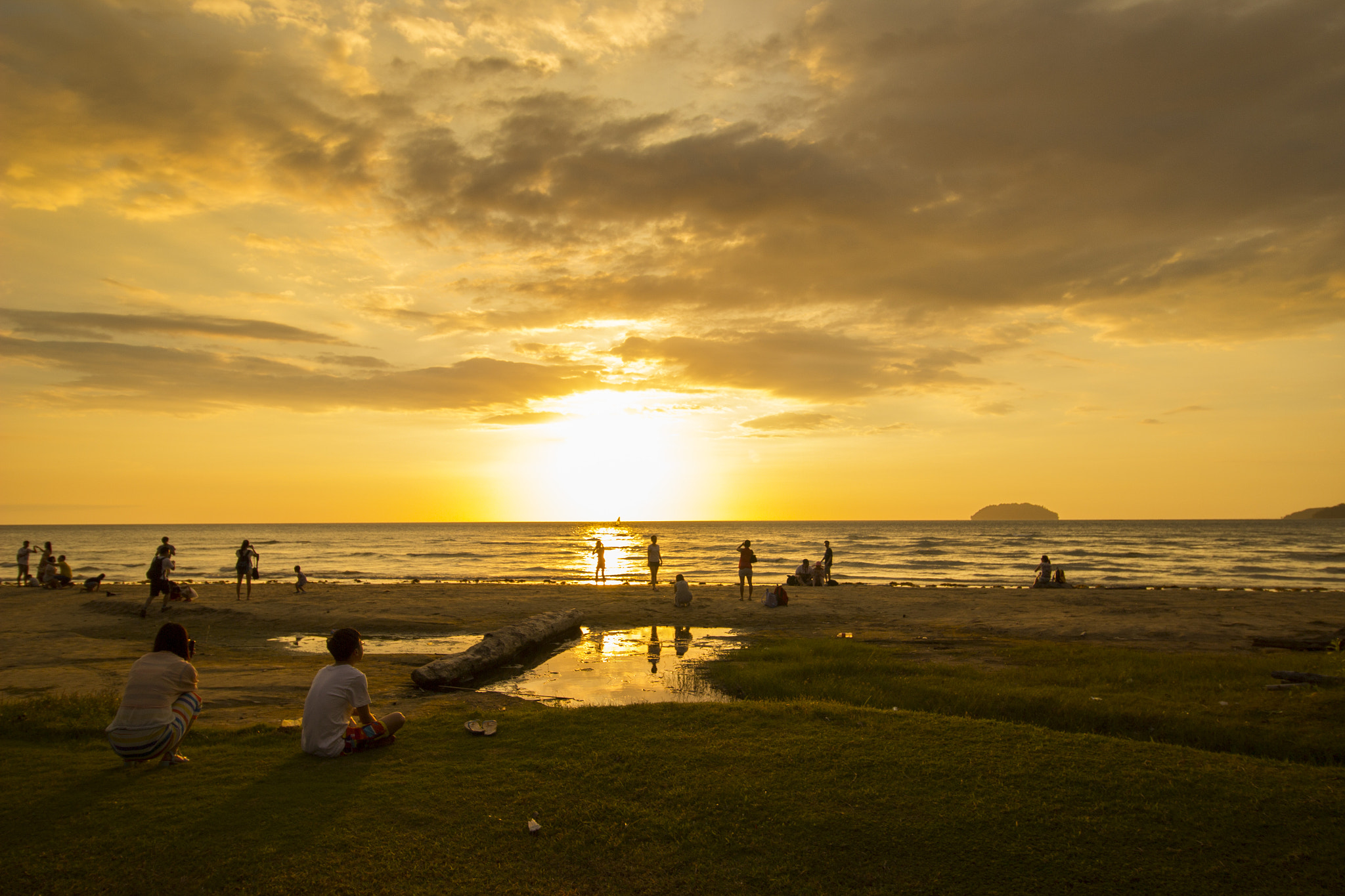 Canon EF-S 10-18mm F4.5–5.6 IS STM sample photo. Waiting for the sunset photography
