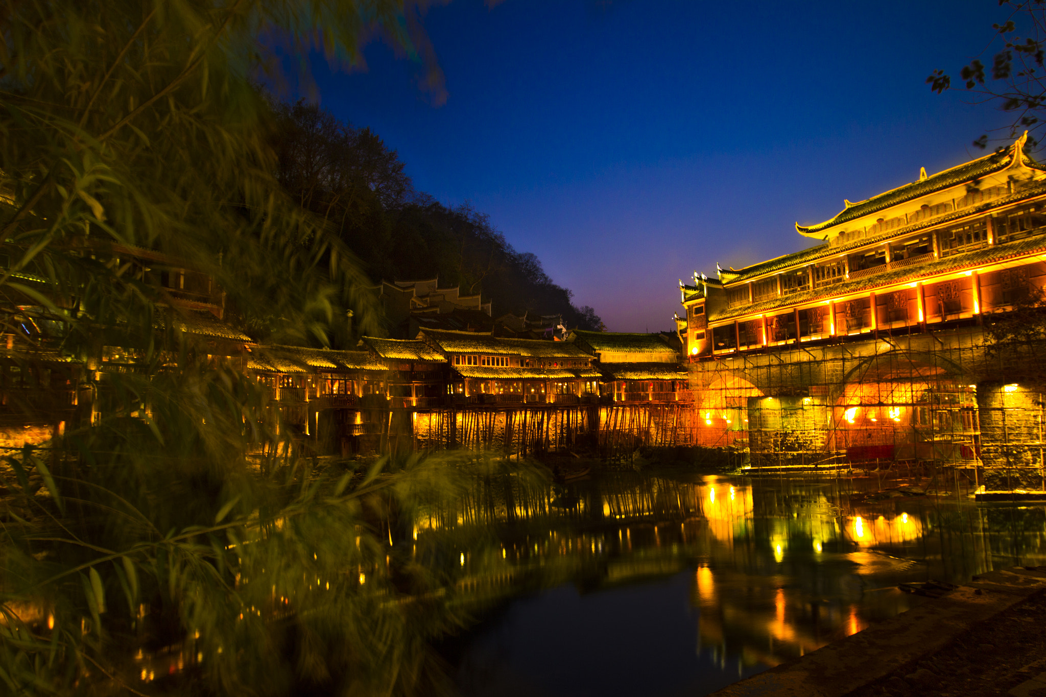 Canon EF-S 10-18mm F4.5–5.6 IS STM sample photo. Blue hour in antique town photography
