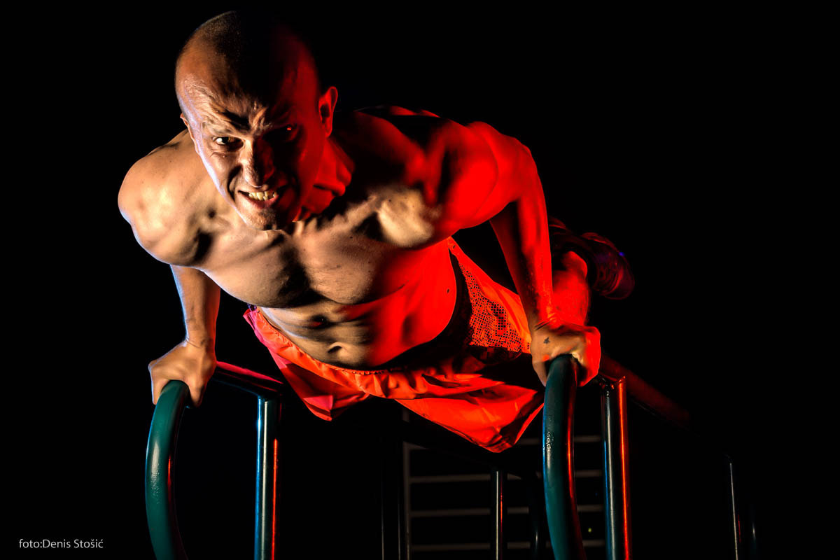 AF Zoom-Nikkor 28-105mm f/3.5-4.5D IF sample photo. Street workout photography