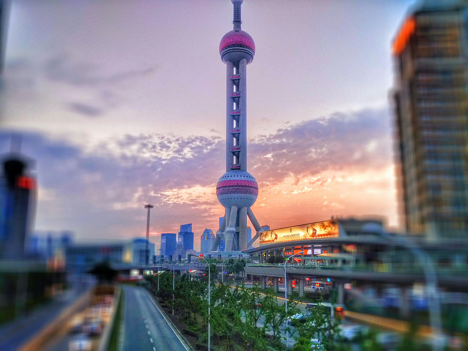 Xiaomi MI NOTE Pro sample photo. The oriental pearl tower photography