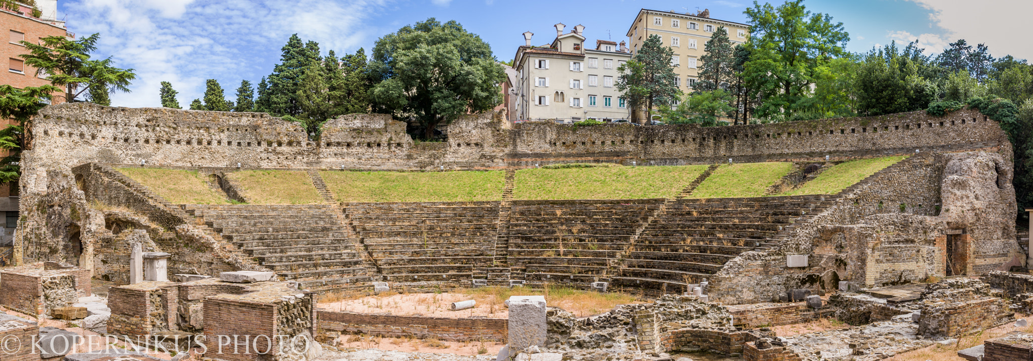 Sony Alpha DSLR-A100 sample photo. Teatro romano photography