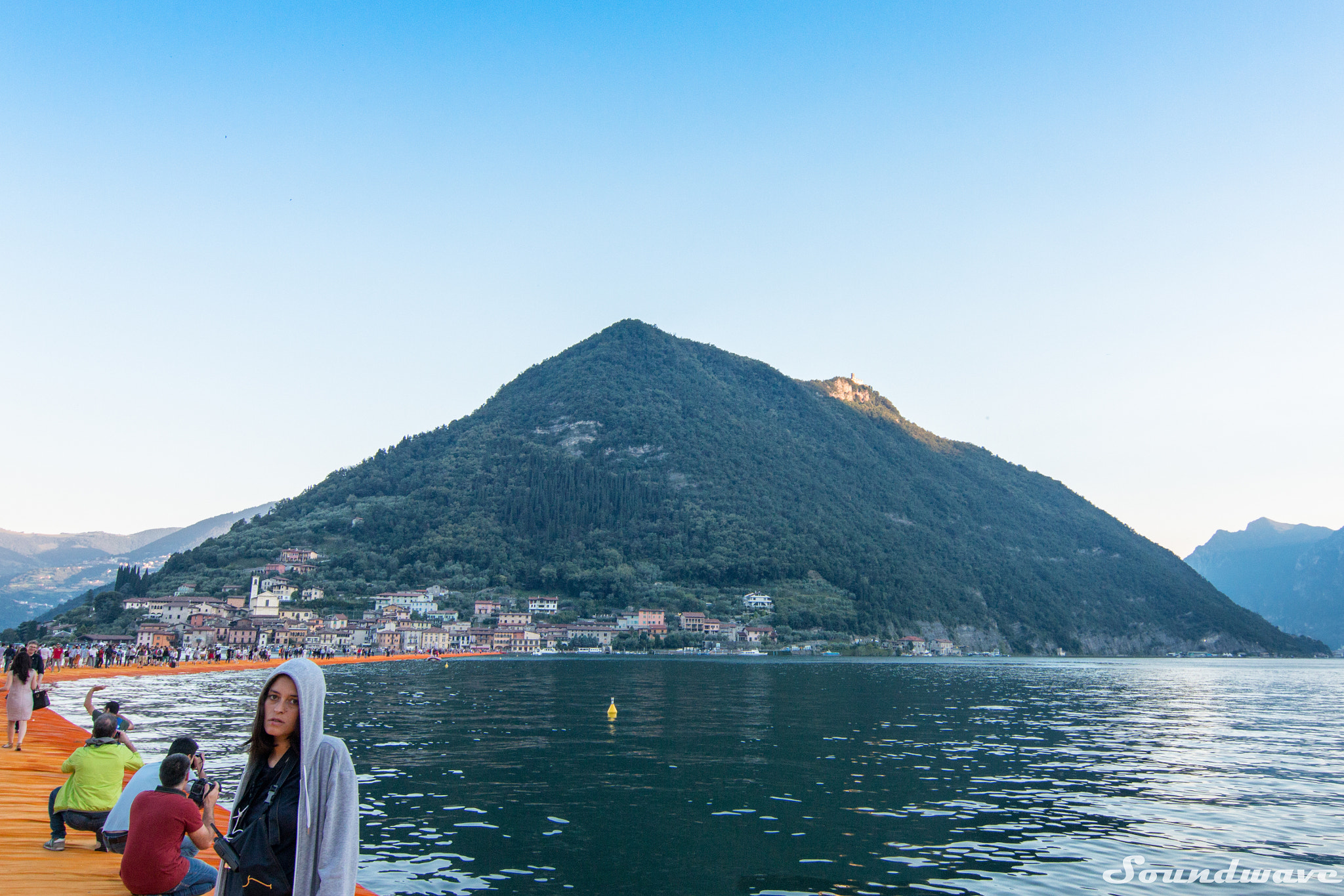 Tokina AT-X 12-28mm F4 Pro DX sample photo. Curiosity and bitterness on floating piers photography