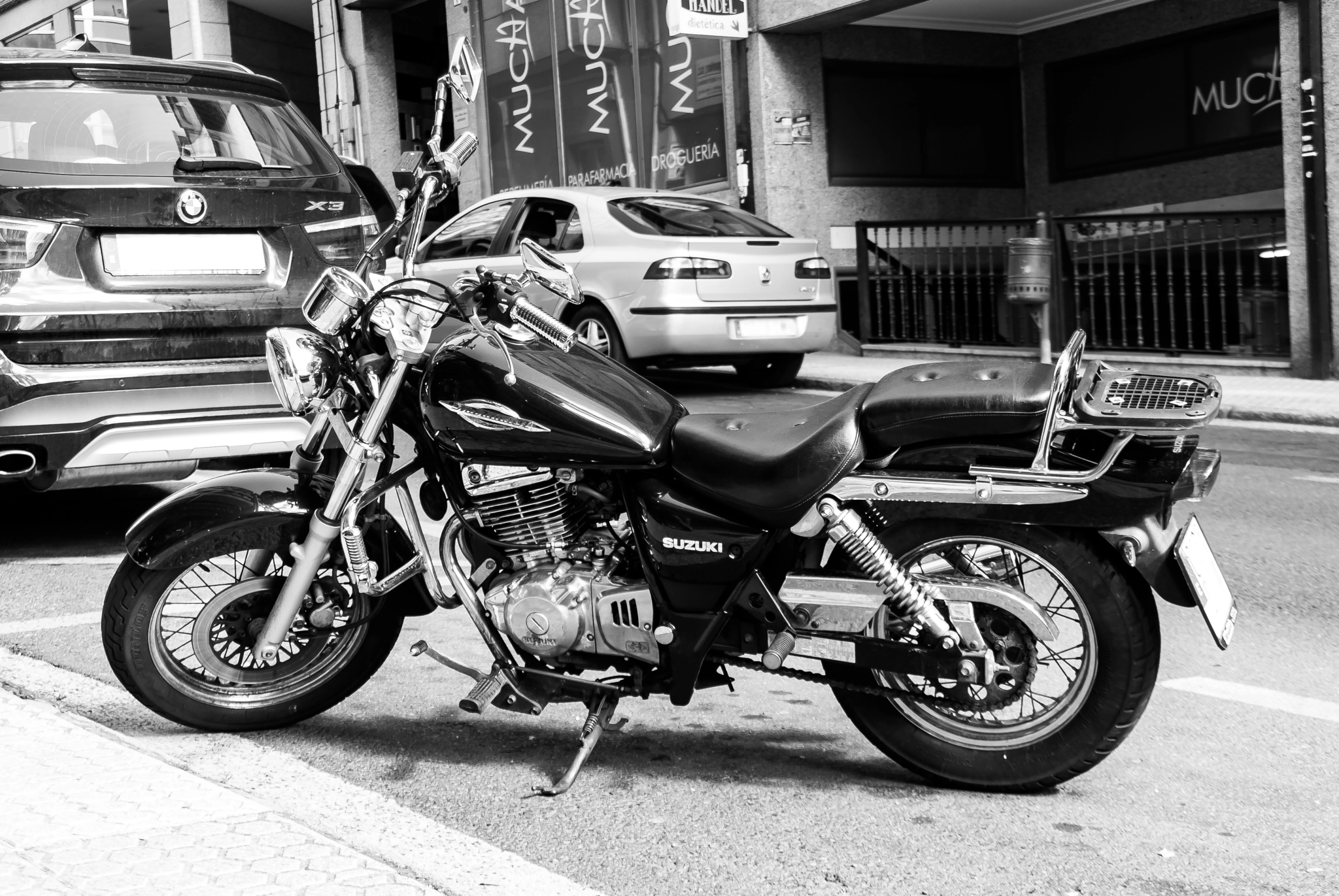 Sony Alpha DSLR-A200 sample photo. Suzuki photography