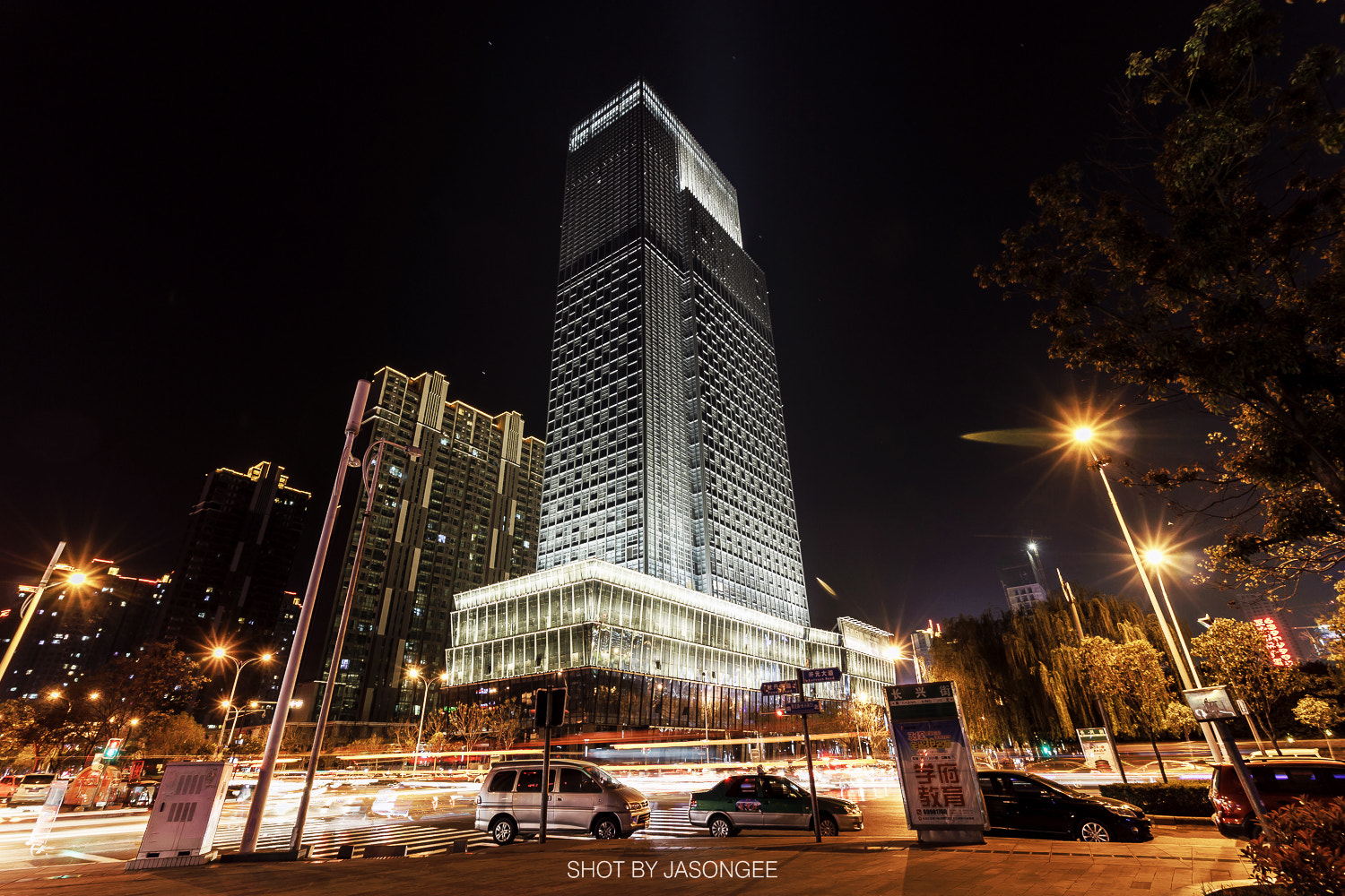 Canon EF-S 10-18mm F4.5–5.6 IS STM sample photo. Lights up! photography