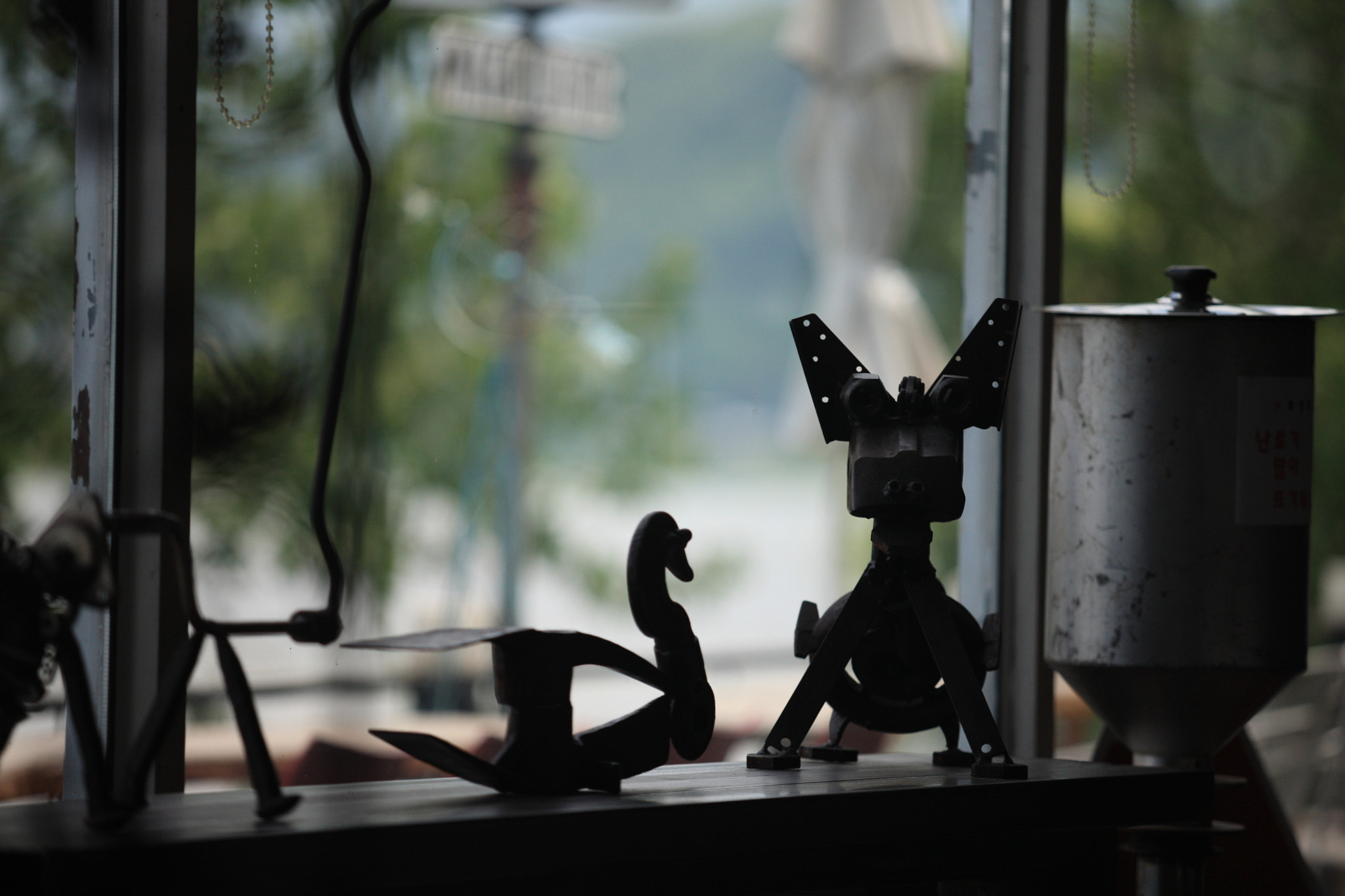 Canon EF 80-200mm f/2.8L sample photo. Waiting photography