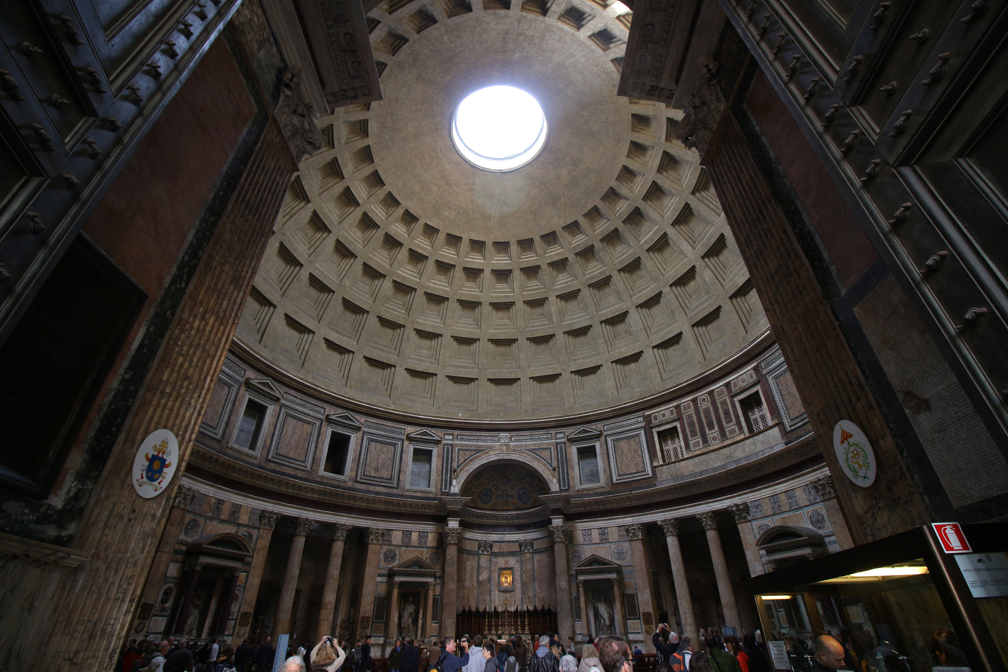 Canon EOS 700D (EOS Rebel T5i / EOS Kiss X7i) + Canon EF-S 10-18mm F4.5–5.6 IS STM sample photo. Pantheon di roma, itália photography