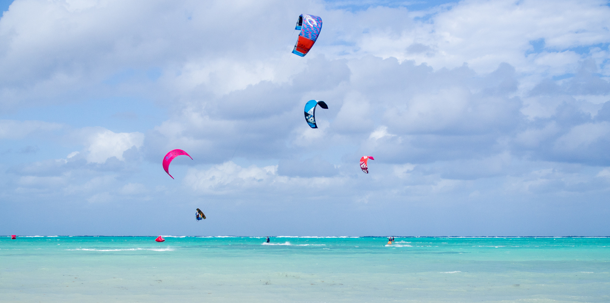 Olympus OM-D E-M10 + Olympus M.Zuiko Digital 25mm F1.8 sample photo. Kites photography
