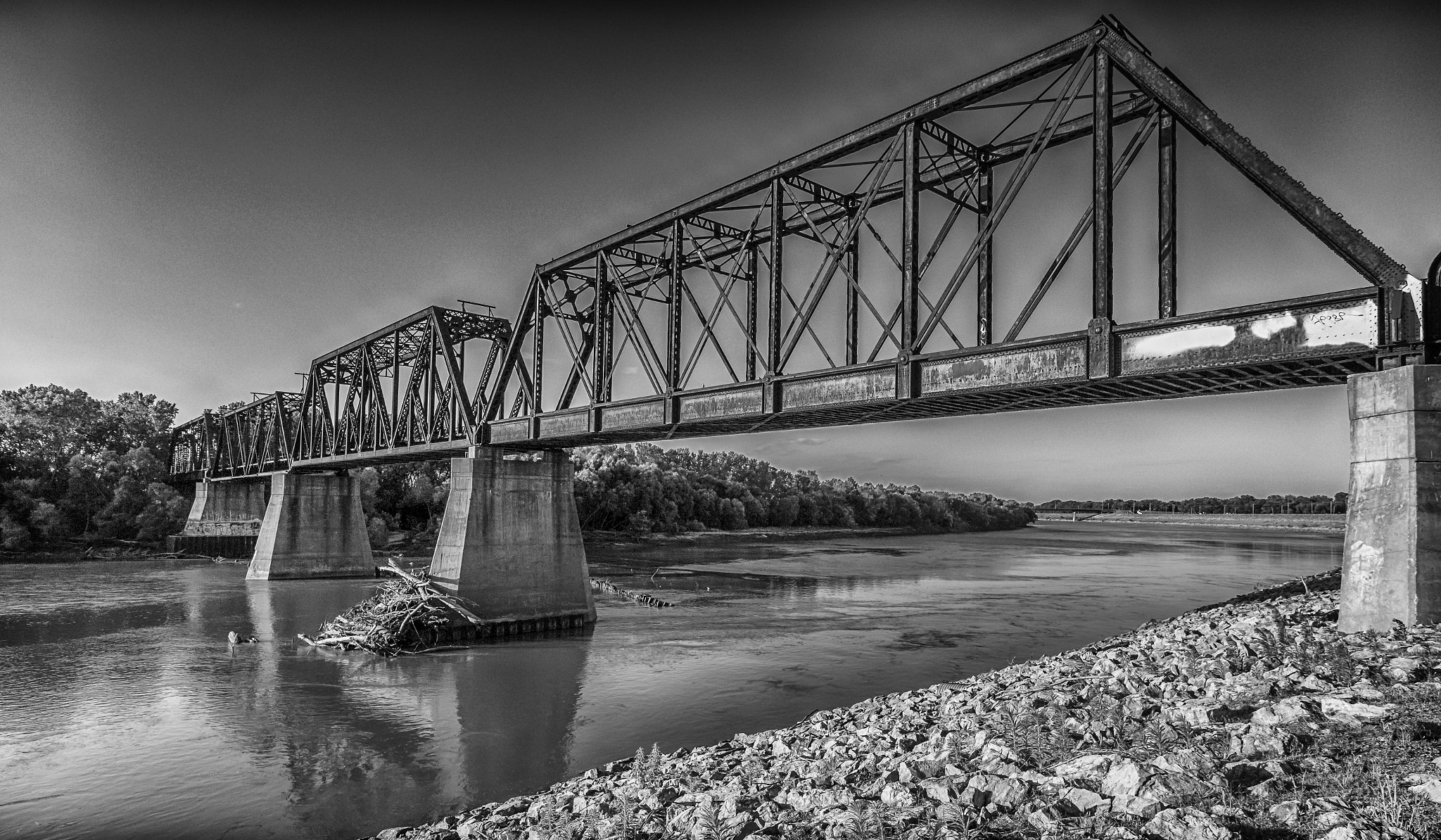 Canon EF-S 10-18mm F4.5–5.6 IS STM sample photo. Railroad bridge photography