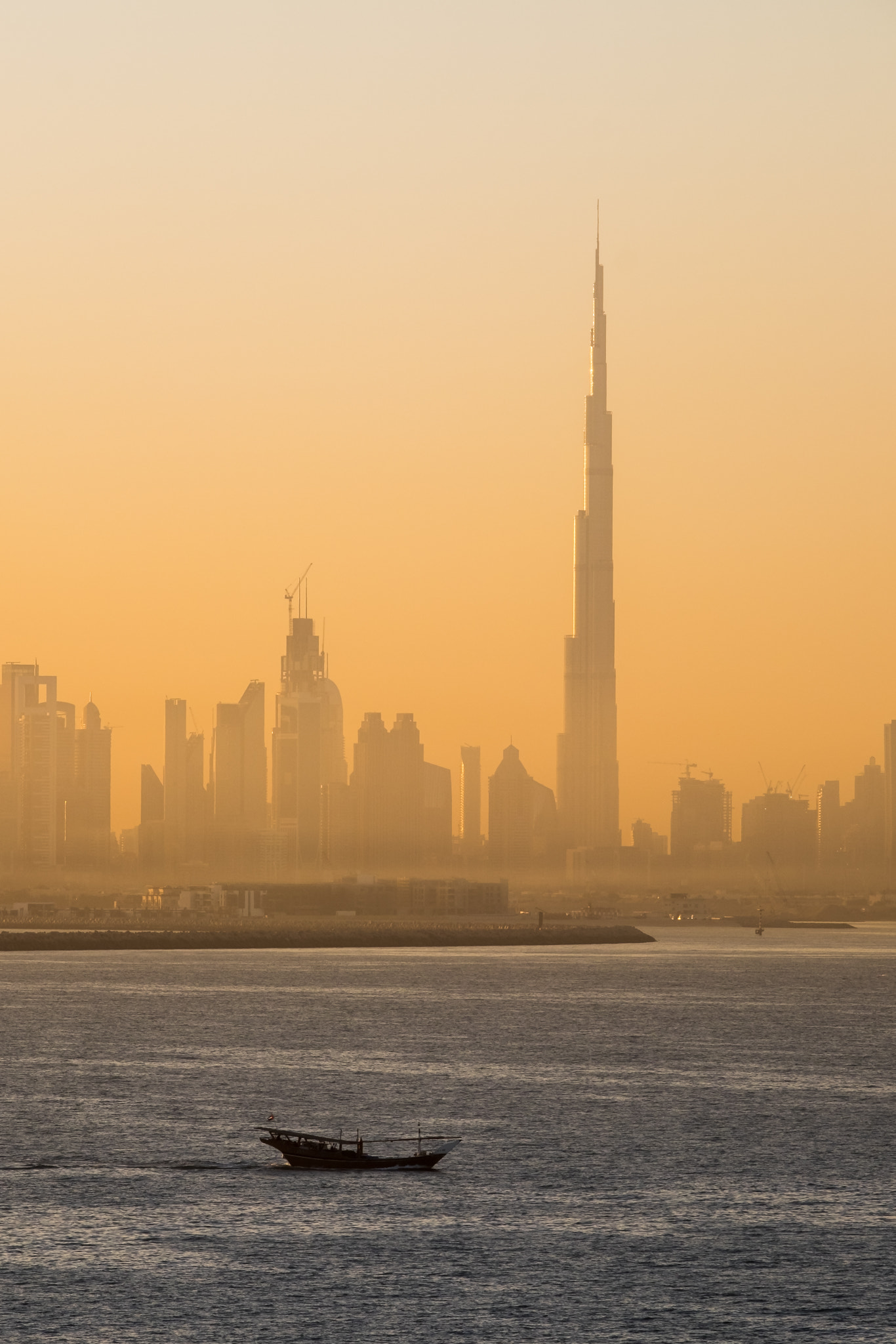 Fujifilm X-E2 + Fujifilm XF 50-140mm F2.8 R LM OIS WR sample photo. Sunrise in dubai photography